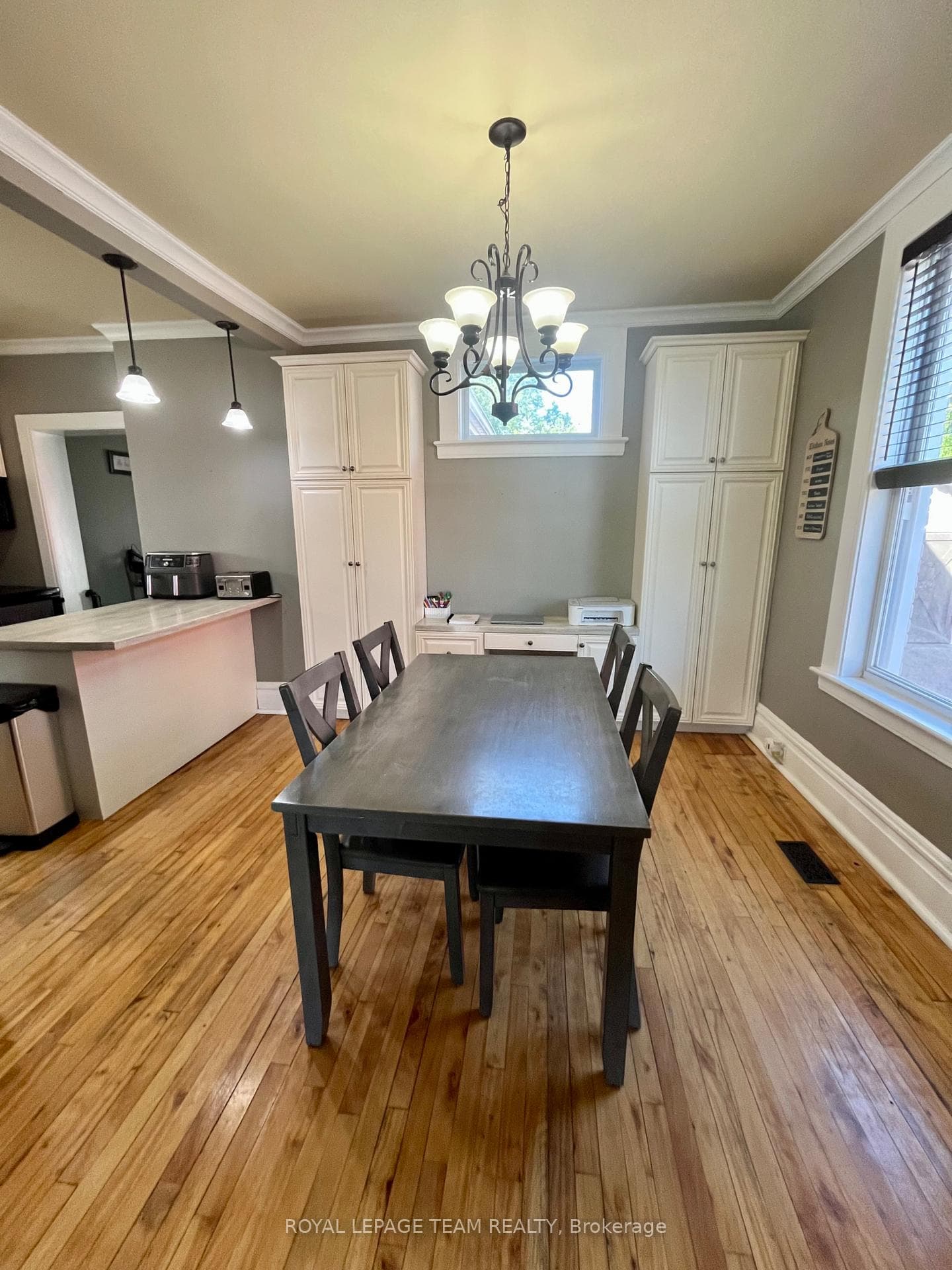 Dining room with built-ins