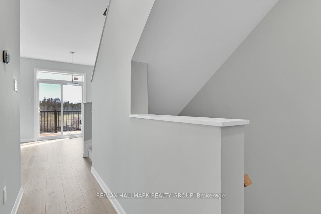 290 Bankside Way photo 10