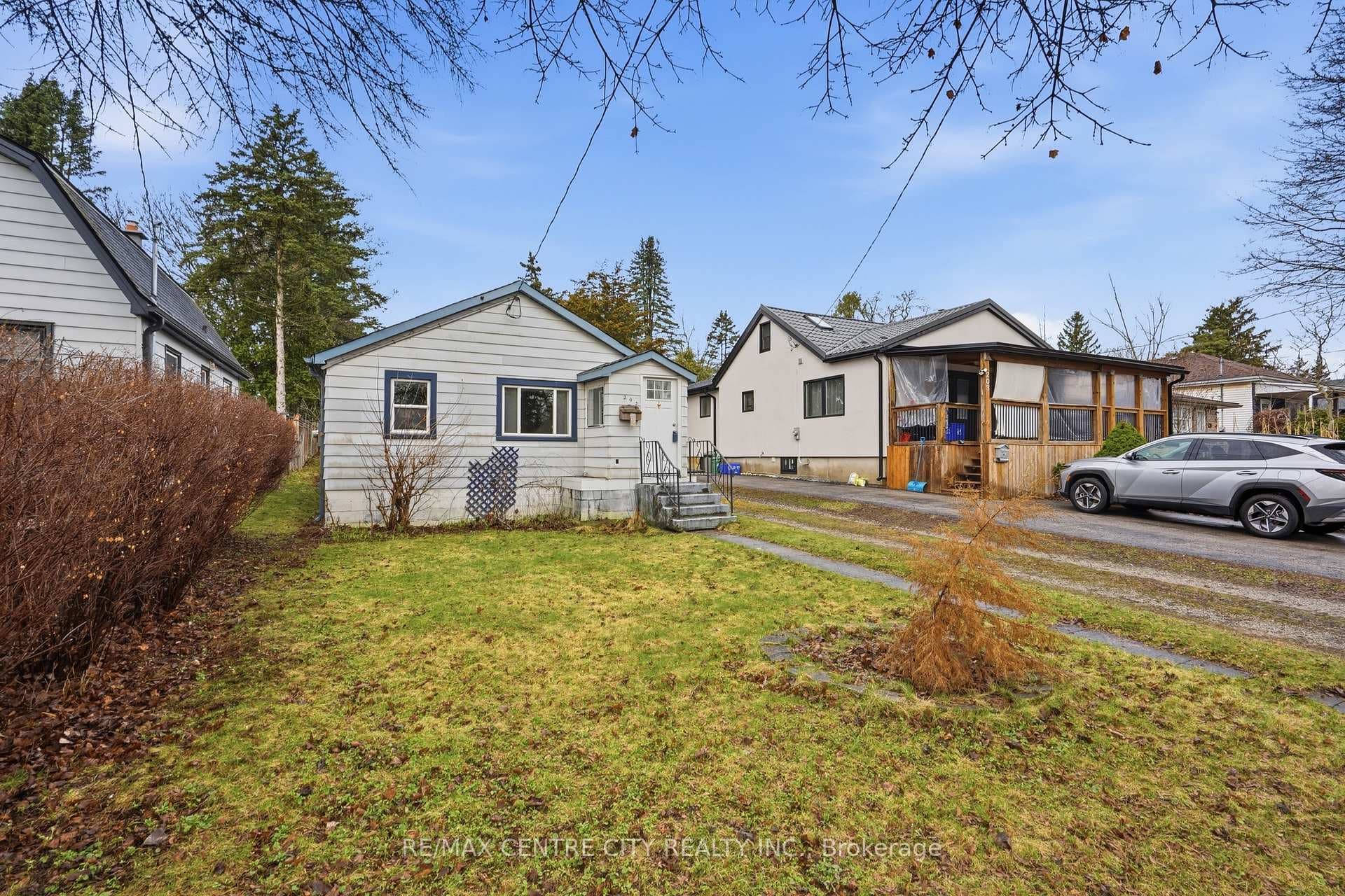205 Emerson Avenue photo 2