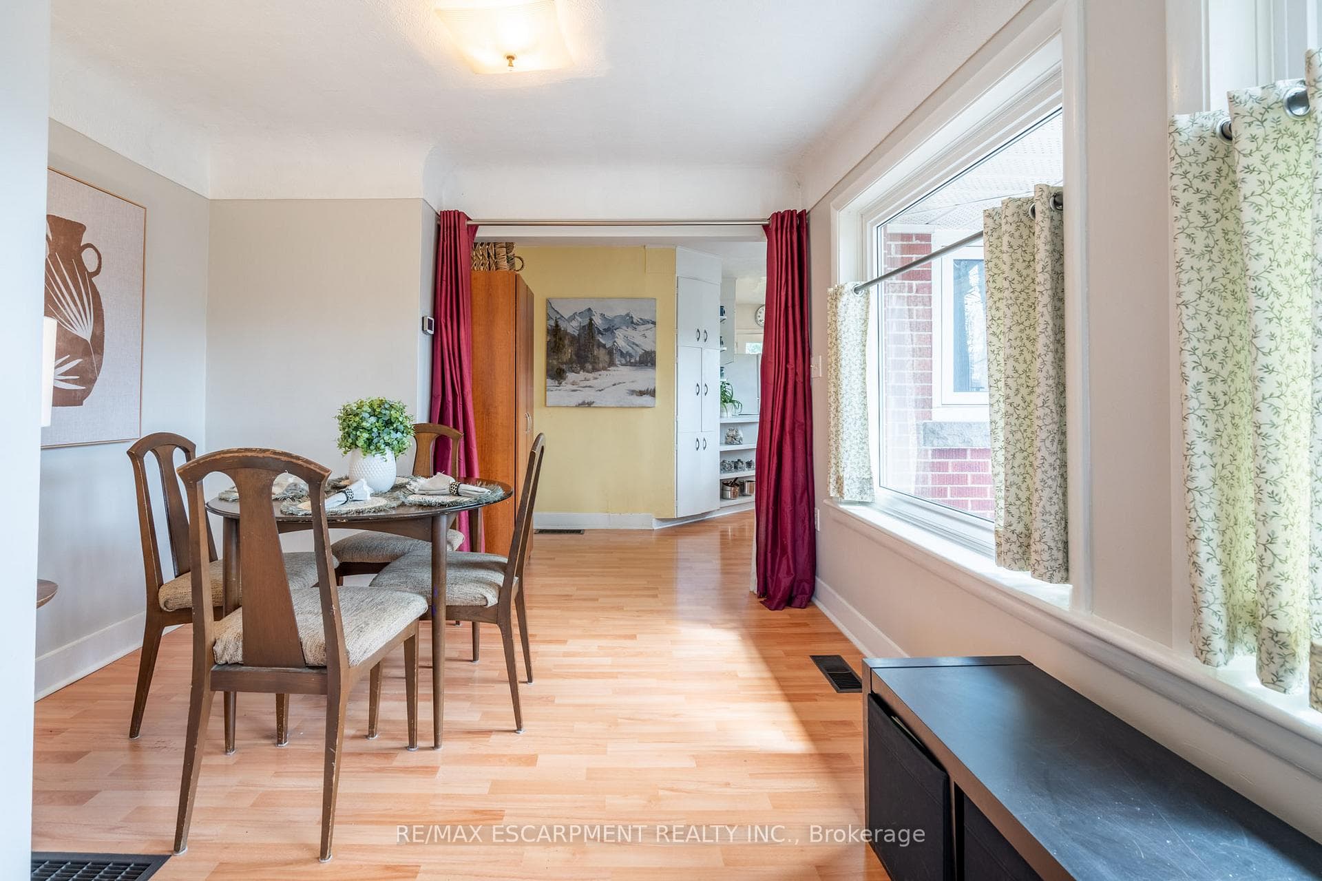 65 Tweedsmuir Avenue photo 9