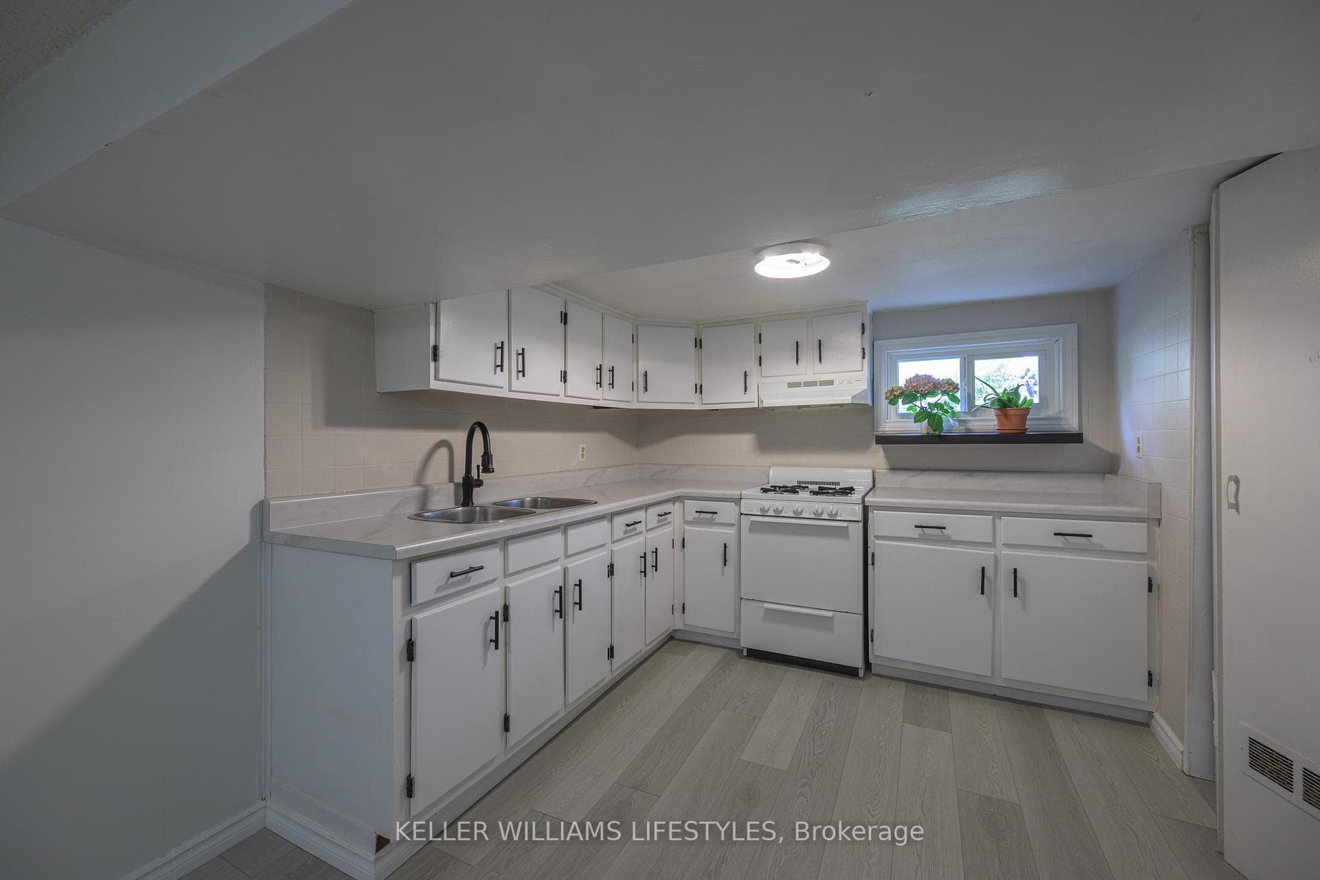 948 Princess Avenue photo 29