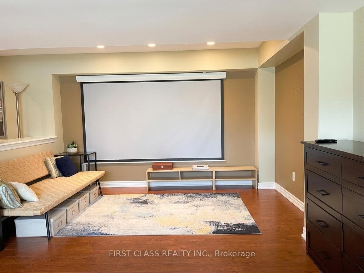 2084 Bingley Crescent Unit W/O Basement photo 5
