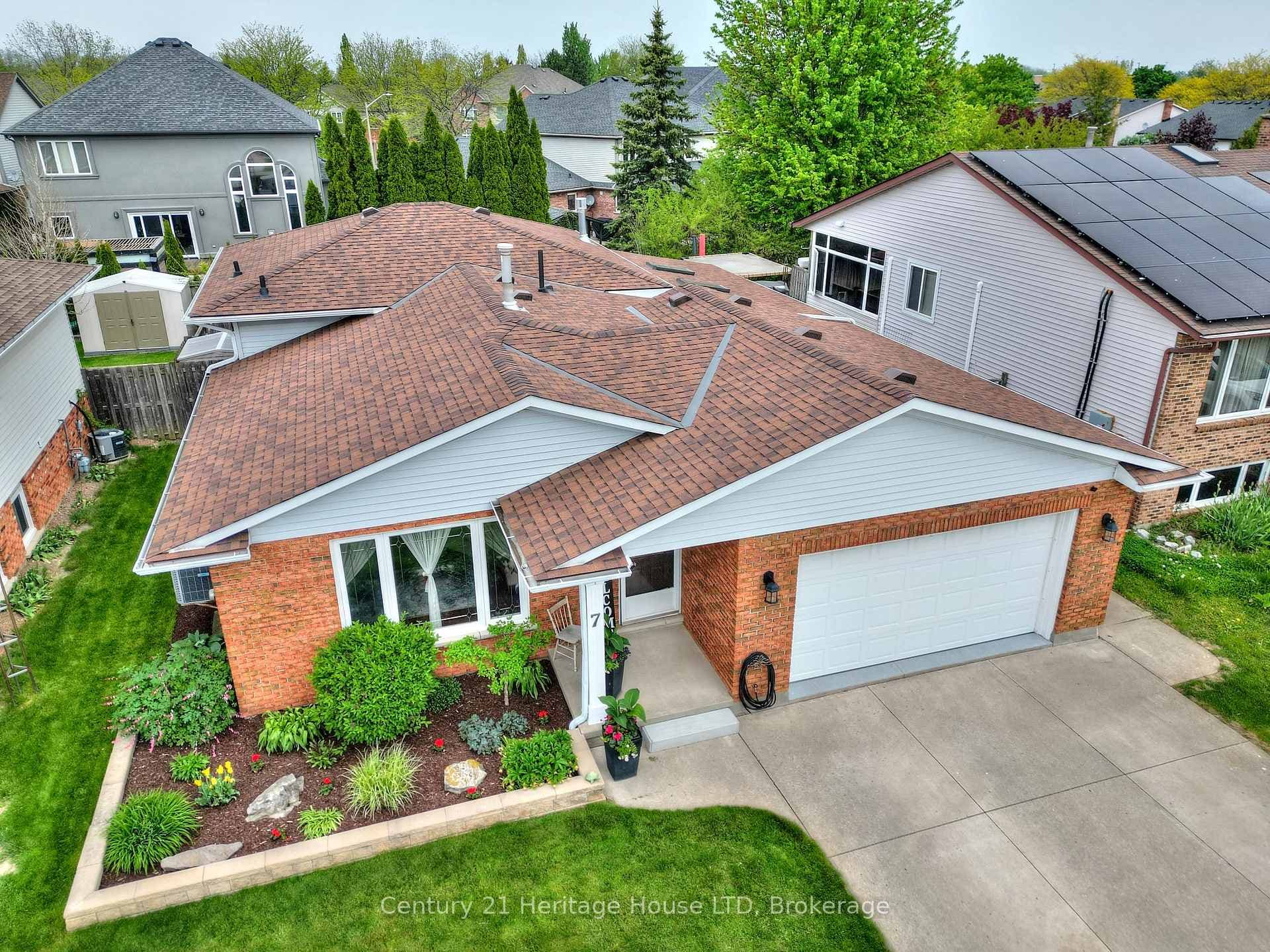7 HUNTINGTON Lane photo 41