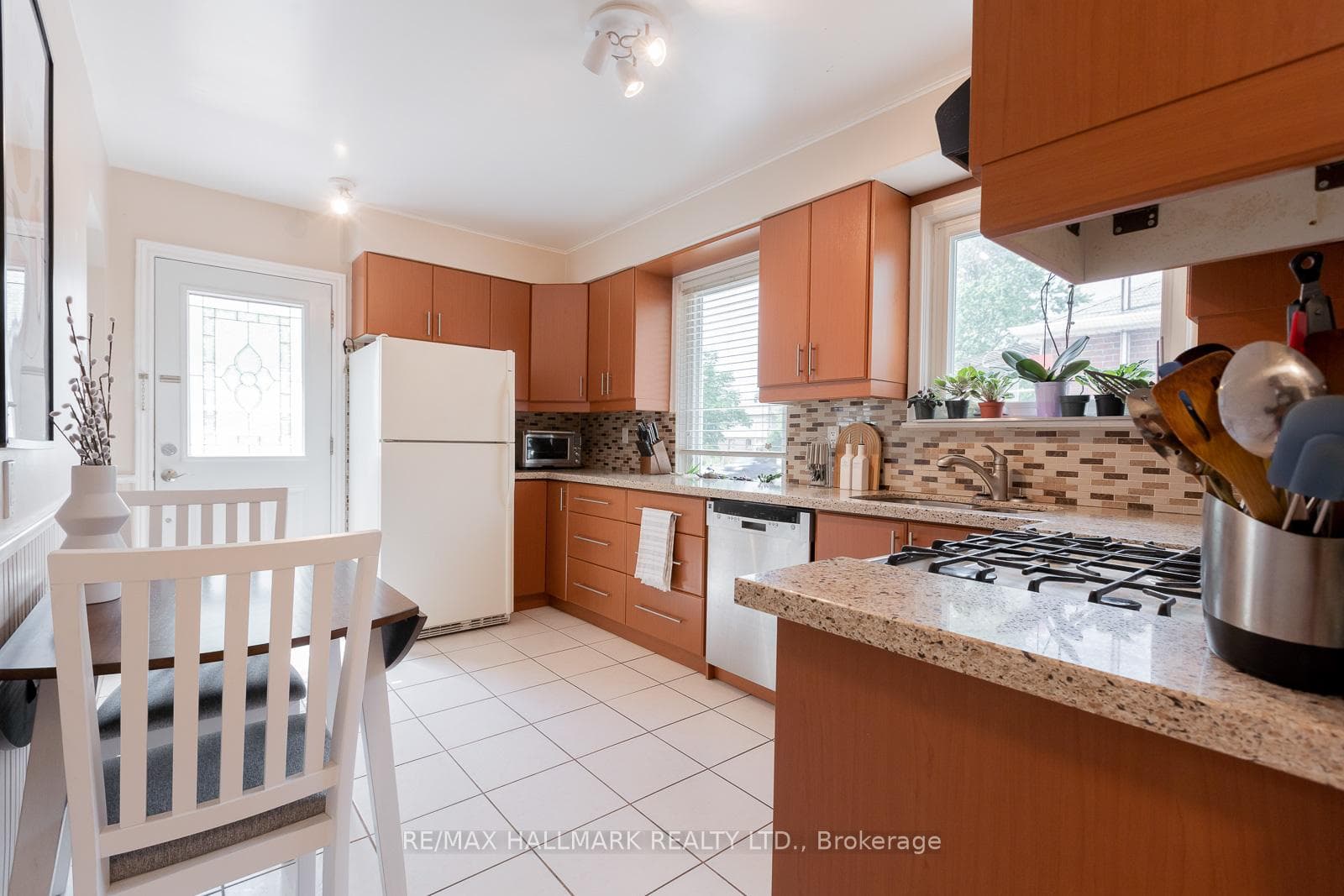 945 Pharmacy Avenue photo 6