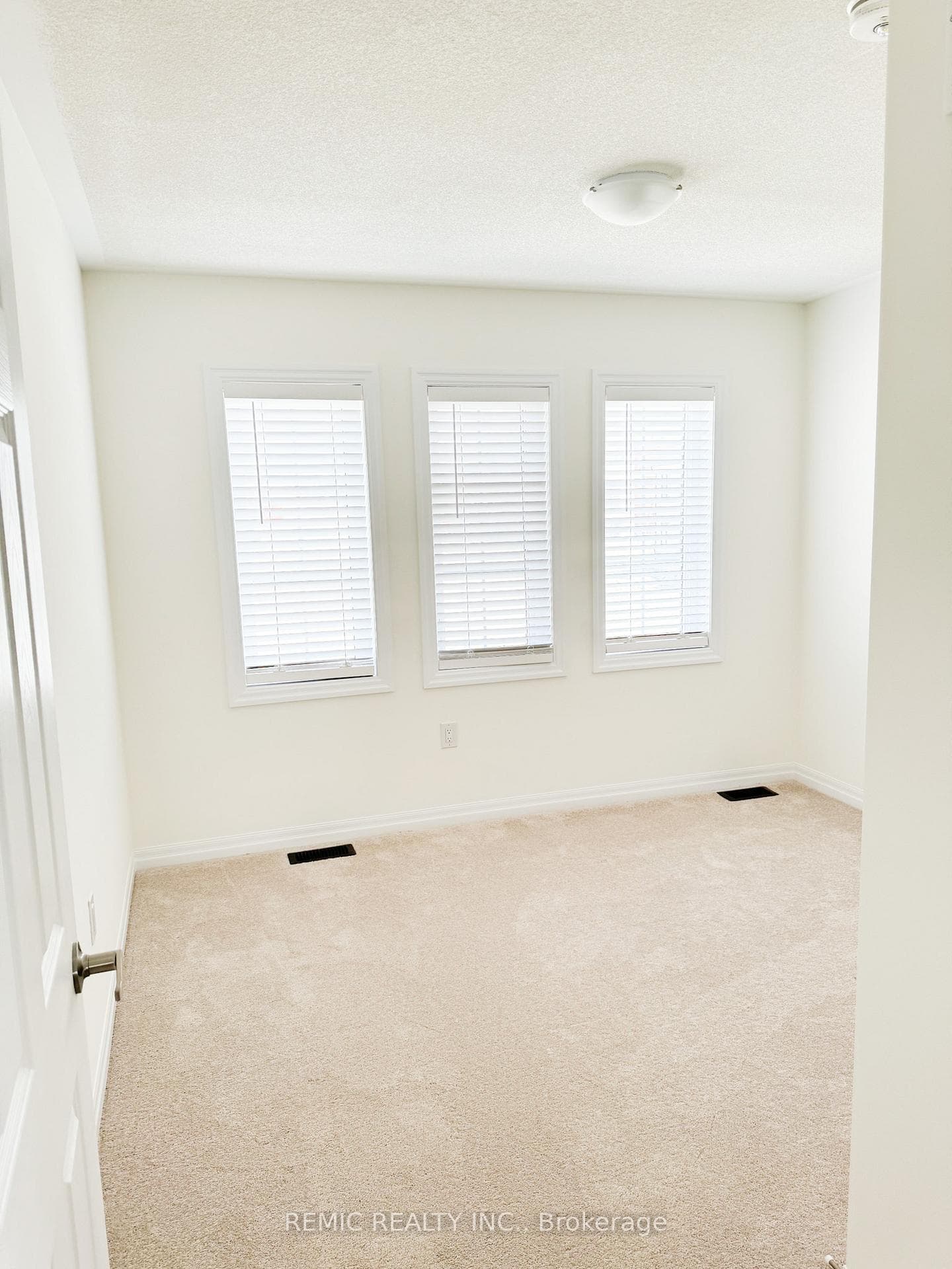 203 Flood Avenue photo 14