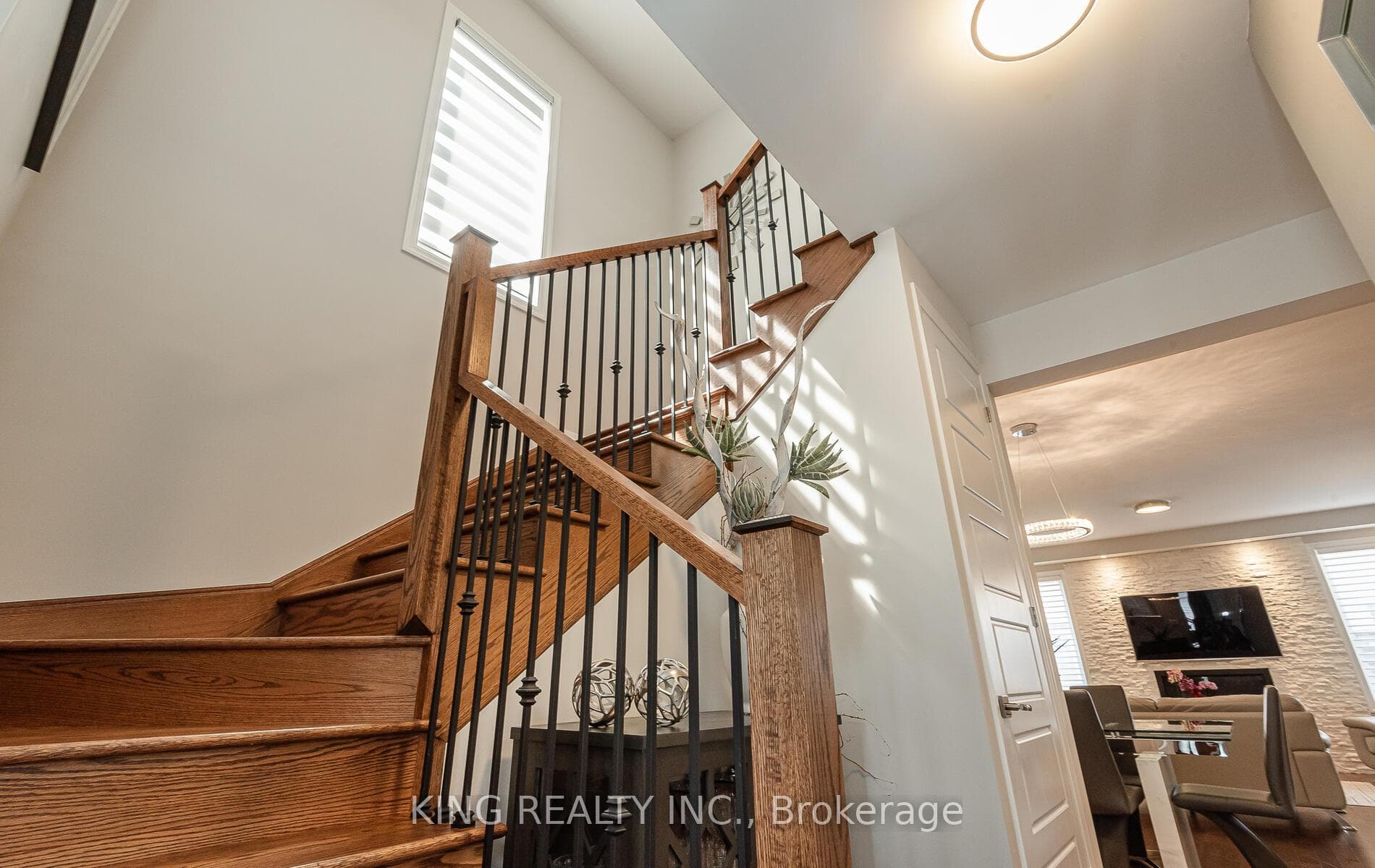 145 Marvin Avenue photo 9