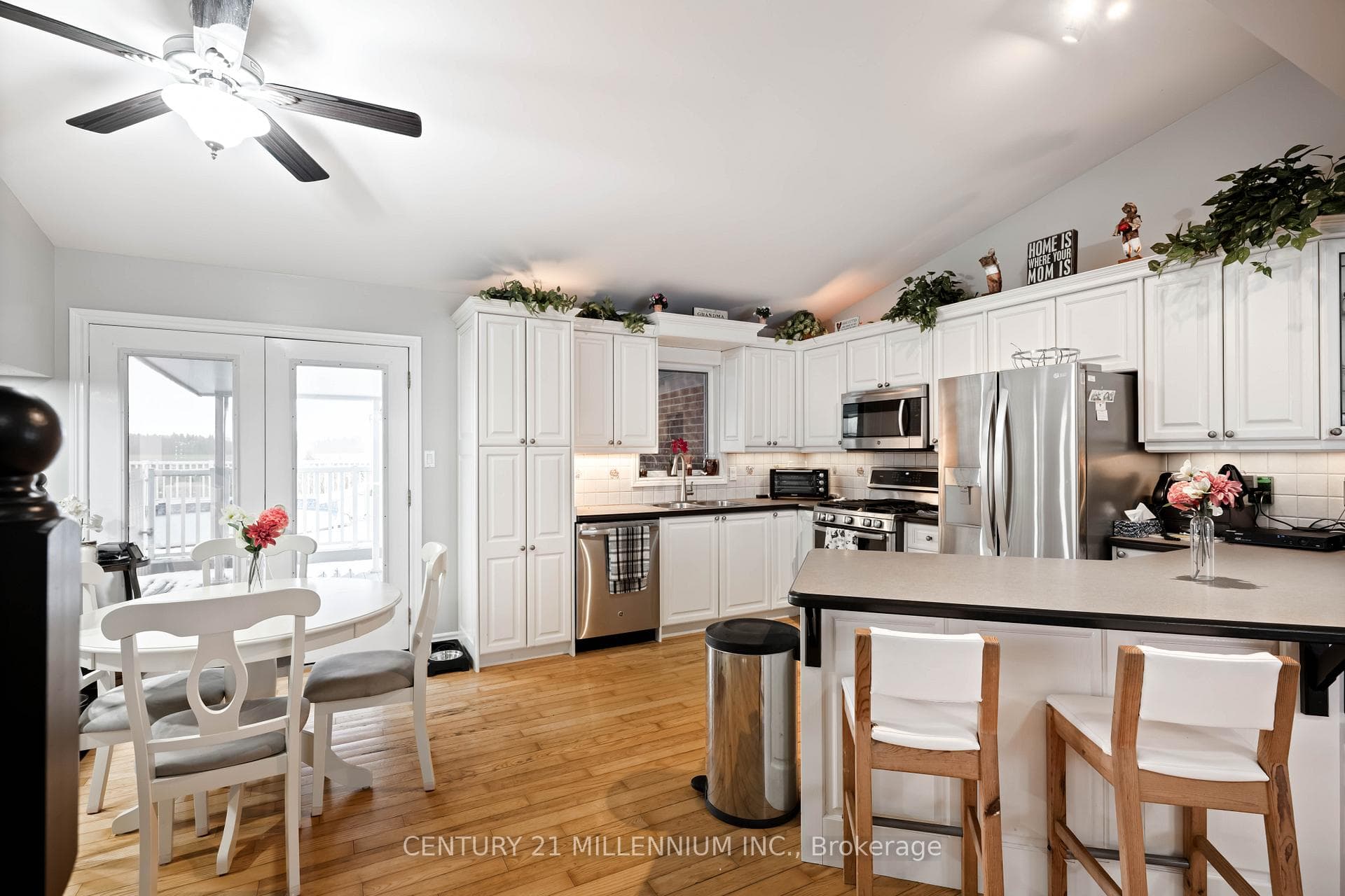 395115 County Road 12 Road photo 14