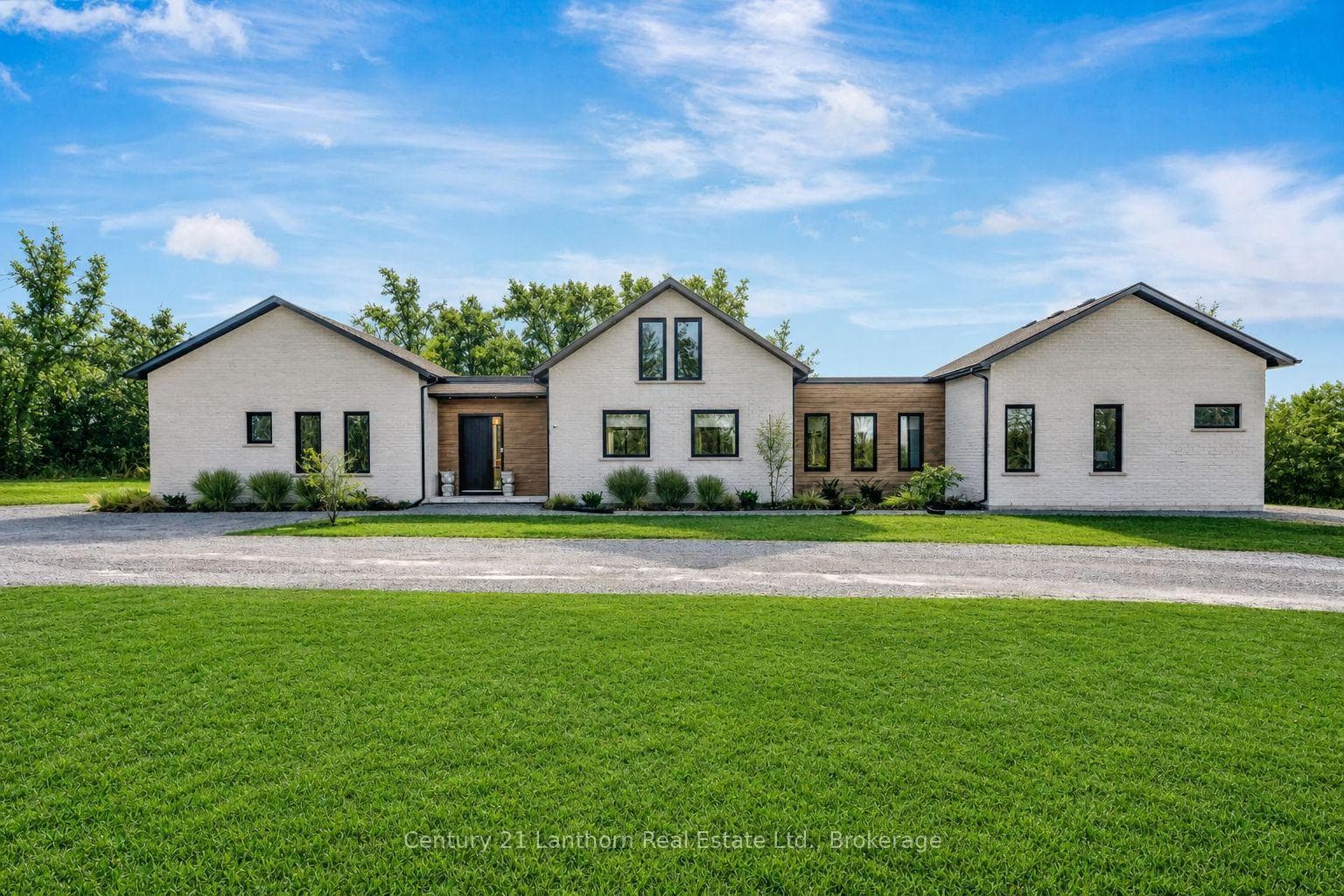 19485 Loyalist Parkway photo 1