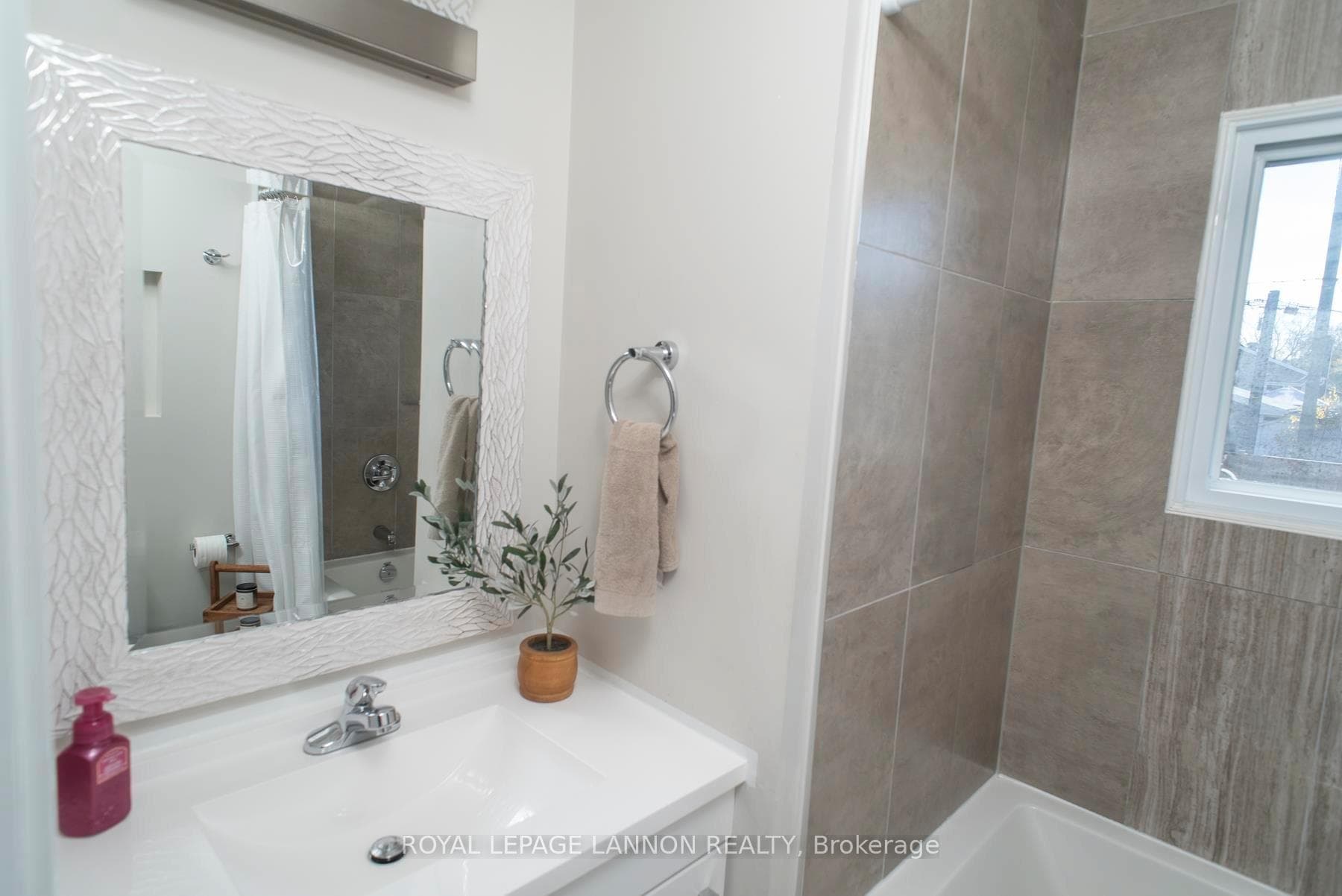 138 Walsh Street photo 15
