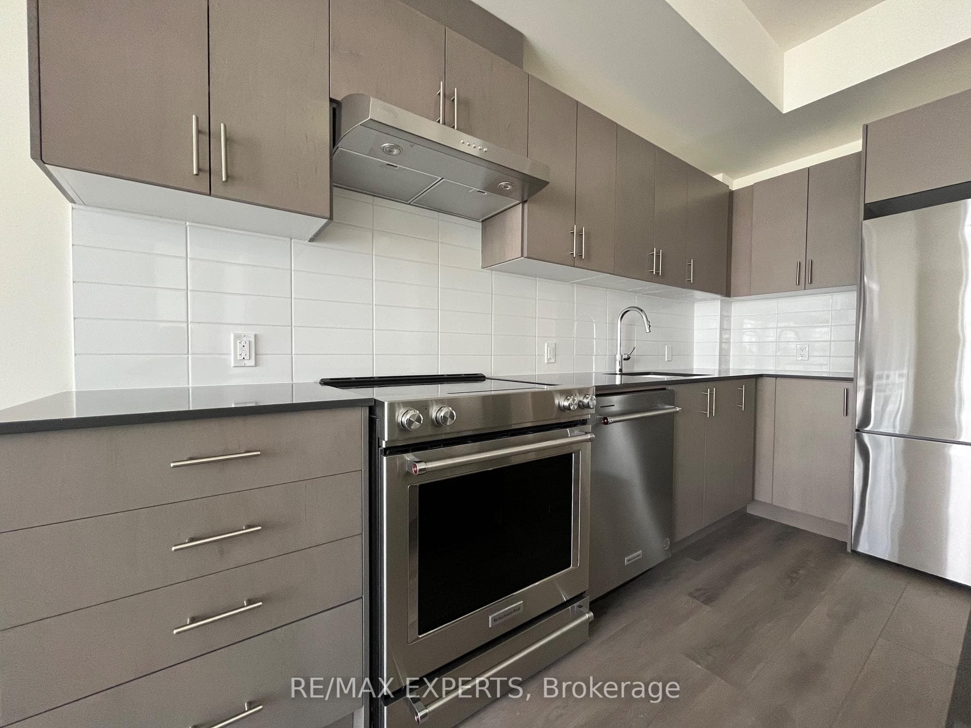 8960 Jane Street Unit 1719 photo 7