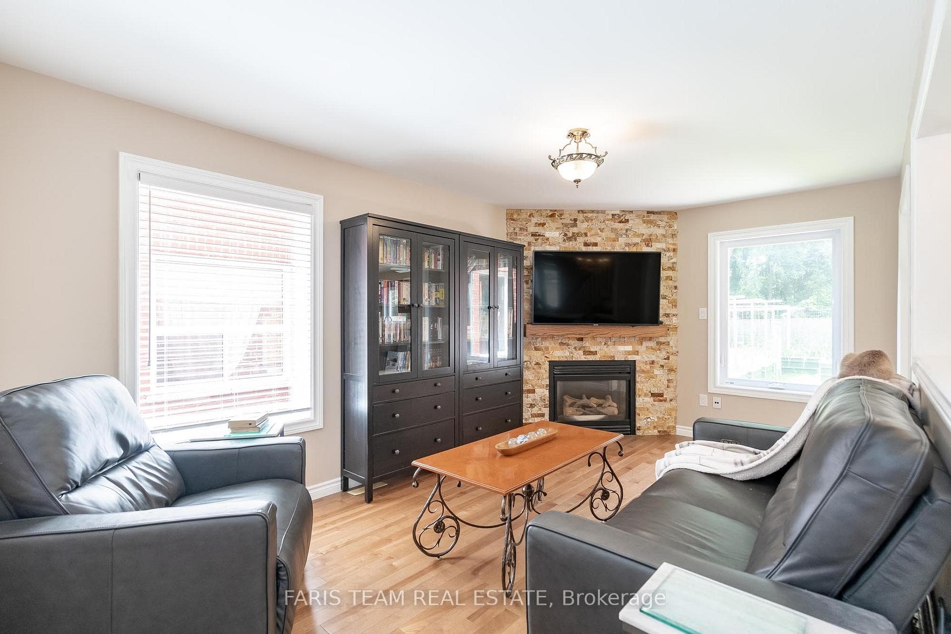 104 Madelaine Drive photo 8