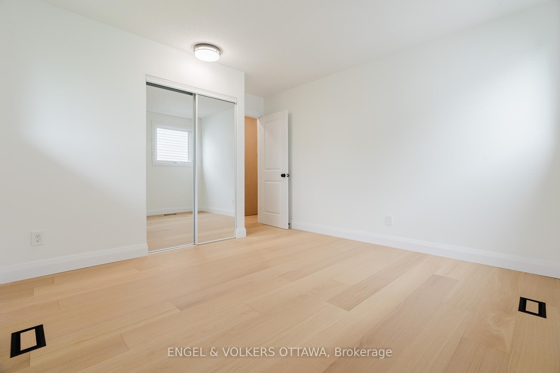 825 De Salaberry Street photo 37