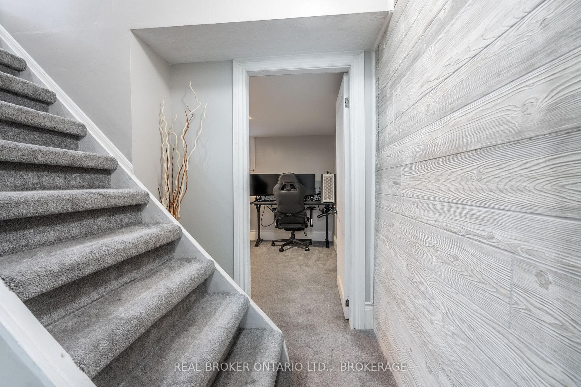 74 CAMERON Avenue photo 29
