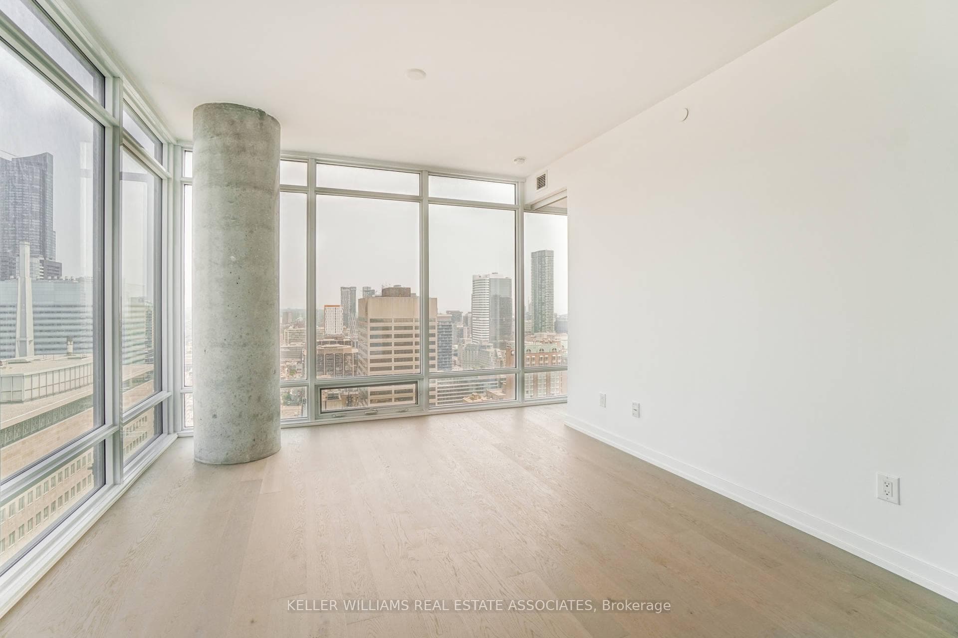 488 University Avenue Unit 2302 photo 10