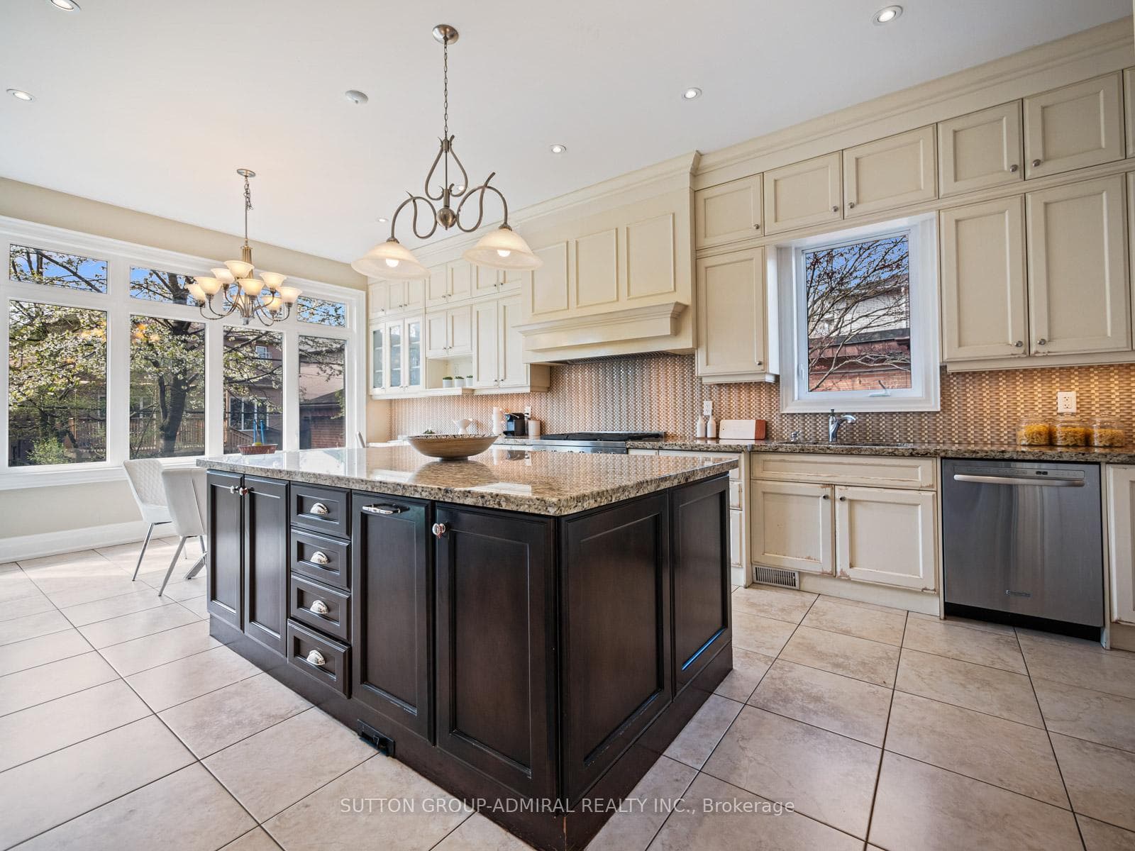 107 Frontenac Avenue photo 12