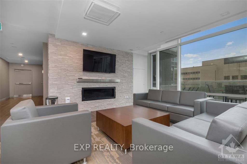 530 DE MAZENOD Avenue Unit 108 photo 20