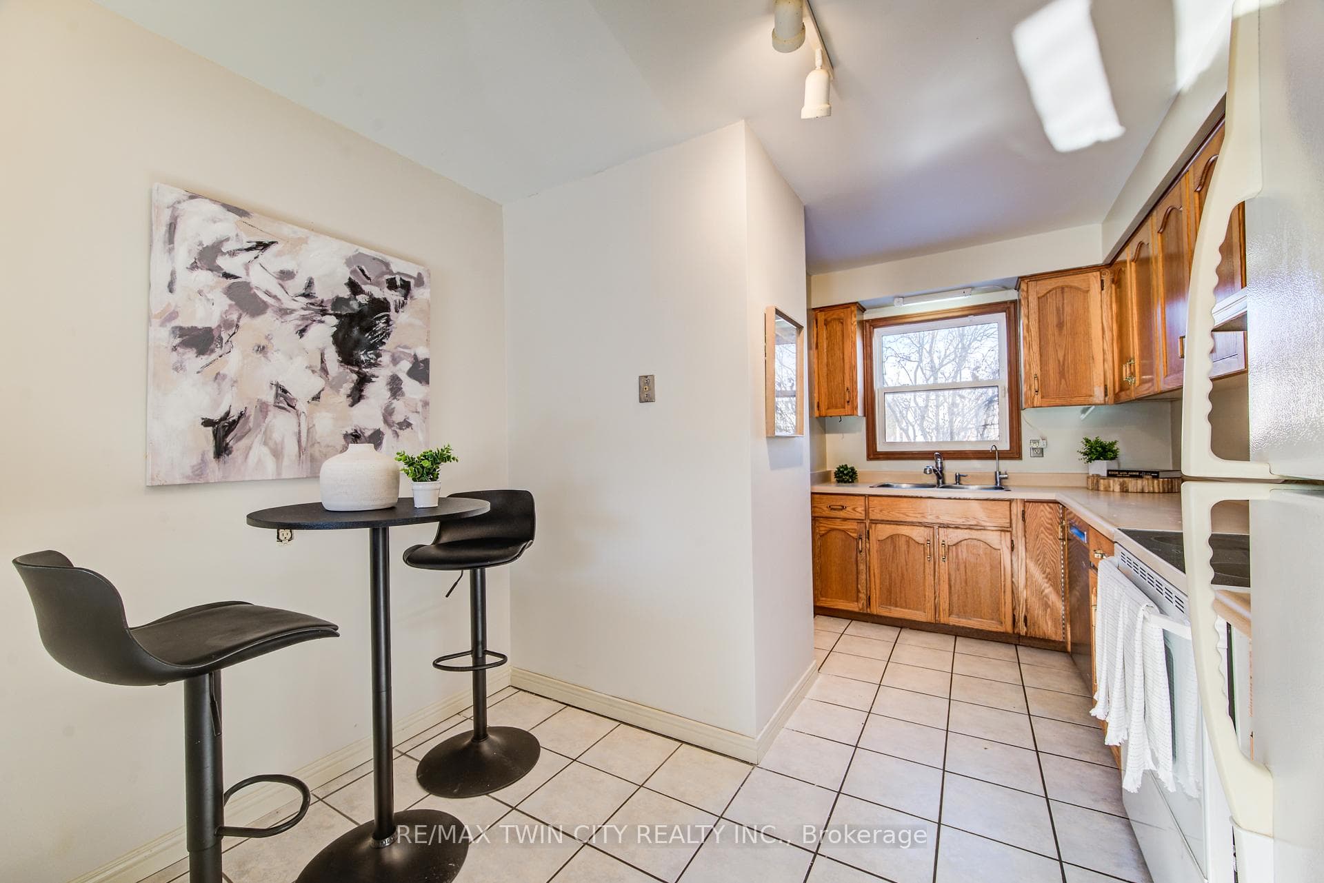 8 Laurelwood Court photo 12