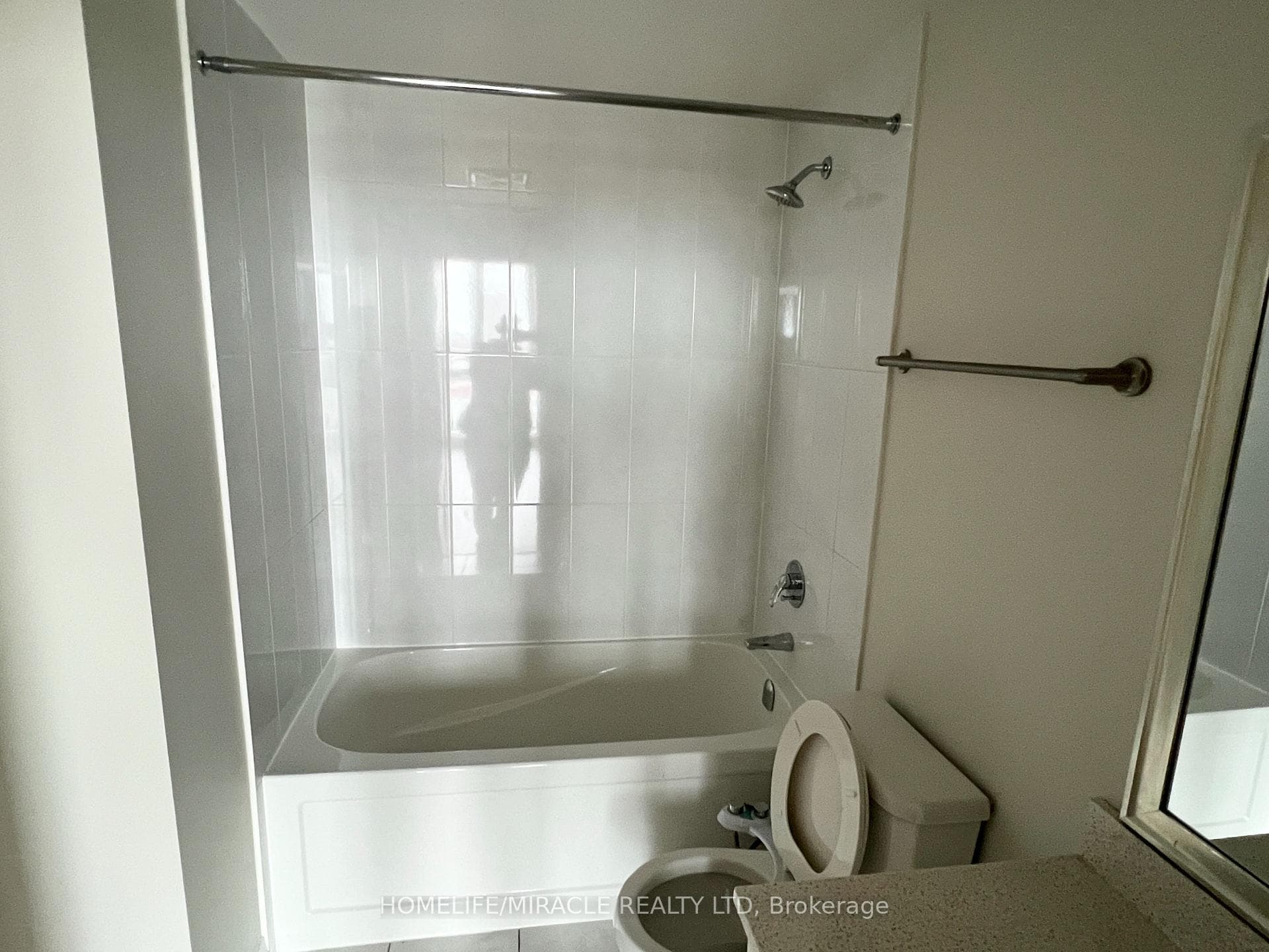55 Eglinton Avenue Unit 705 photo 7