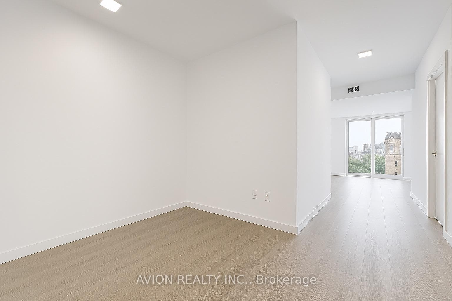 50 Mccaul Street Unit 716 photo 4