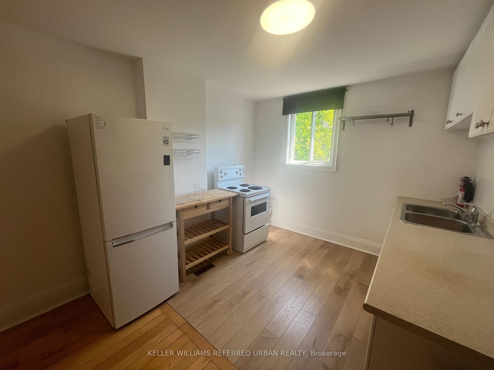 91 Dovercourt Road Unit Upper photo 5