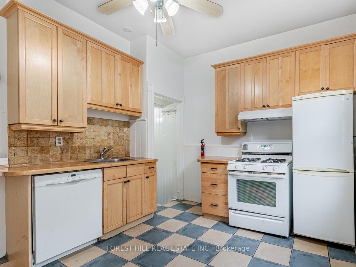 634 Wellington Street photo 8