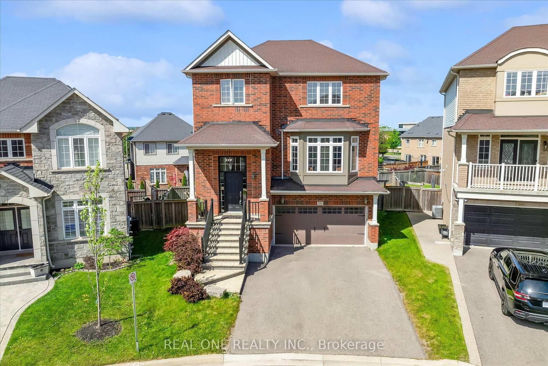556 Sanderson Crescent photo 43