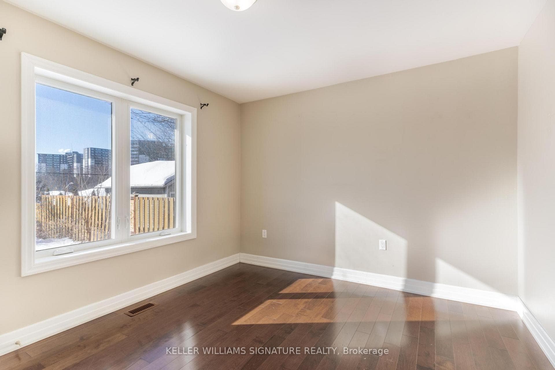 50 Carslake Crescent Unit Main photo 3