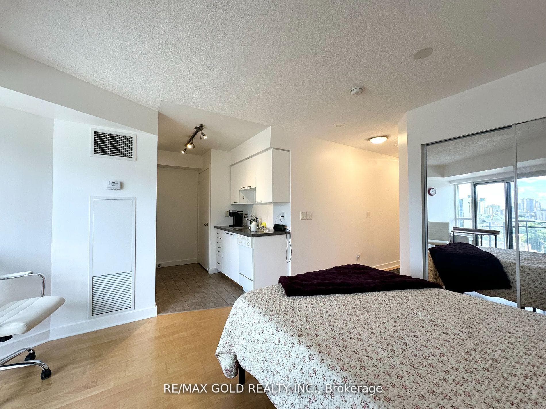 255 Richmond Street Unit 1511 photo 13