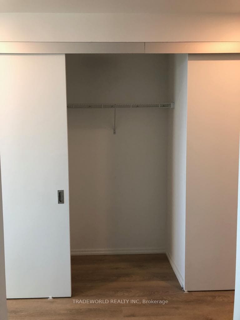 197 Yonge Street Unit 5303 photo 15