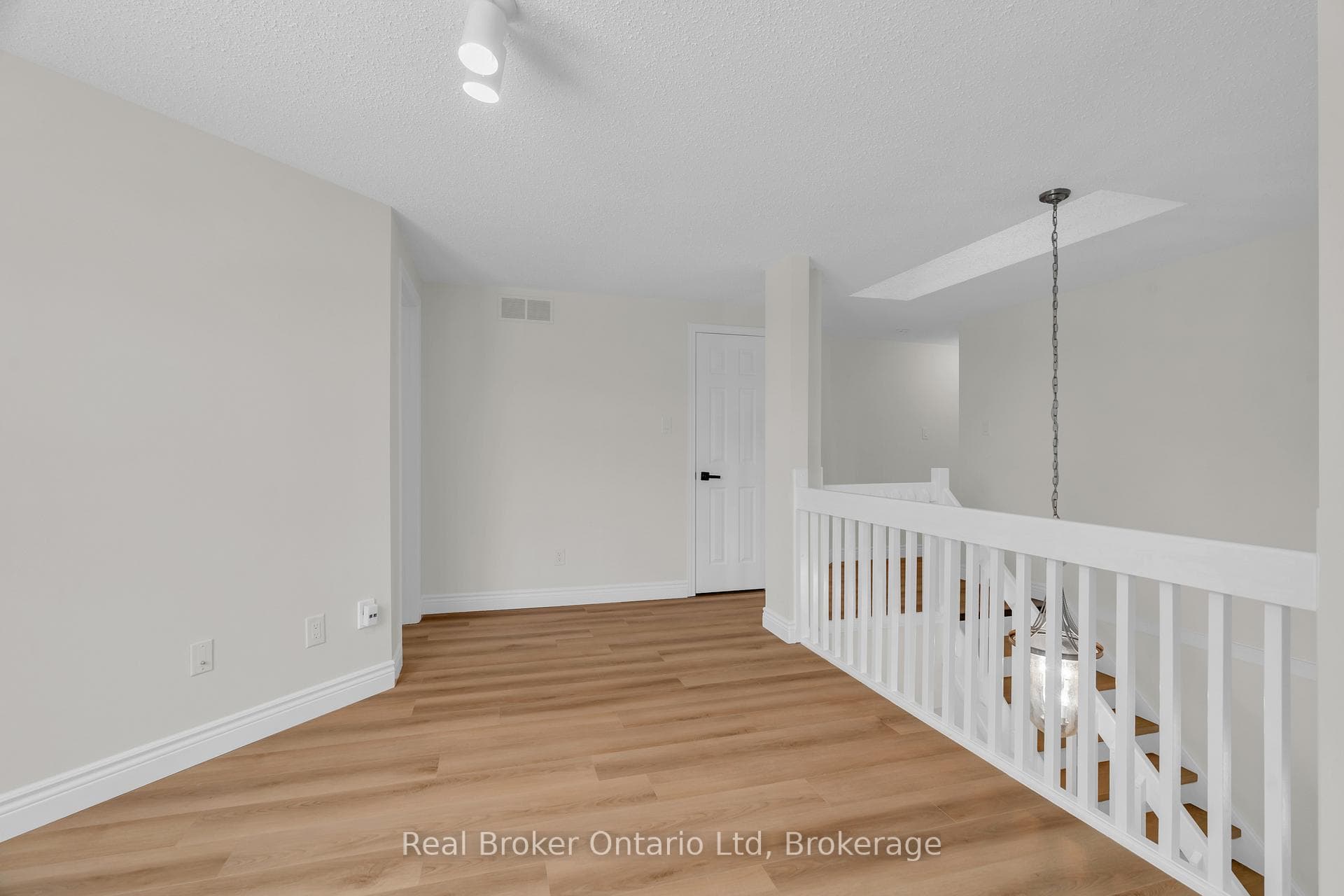1 Balfour Court photo 23