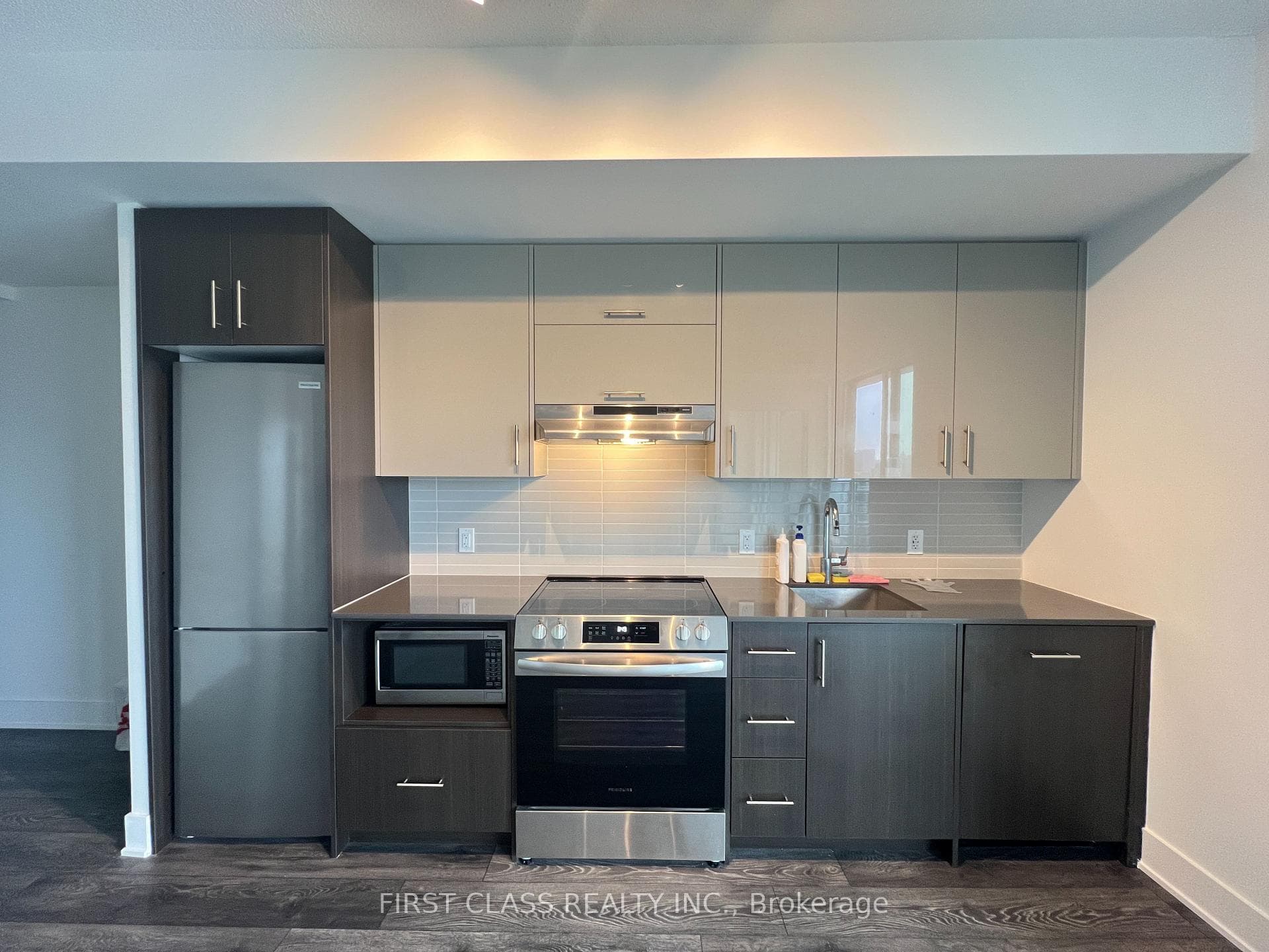 188 Fairview Mall Drive Unit 1815 photo 2