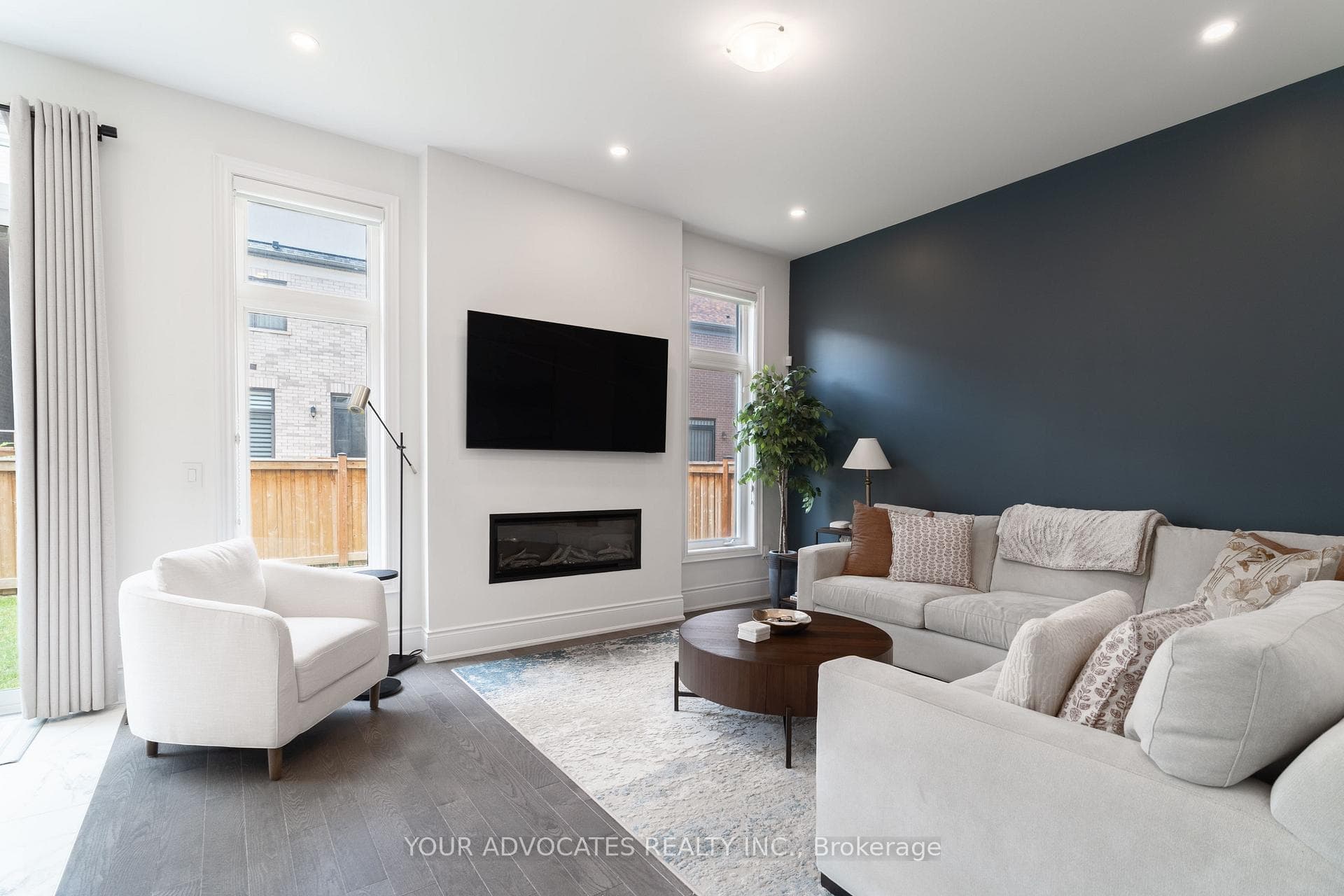 1390 Queens Plate Road photo 11