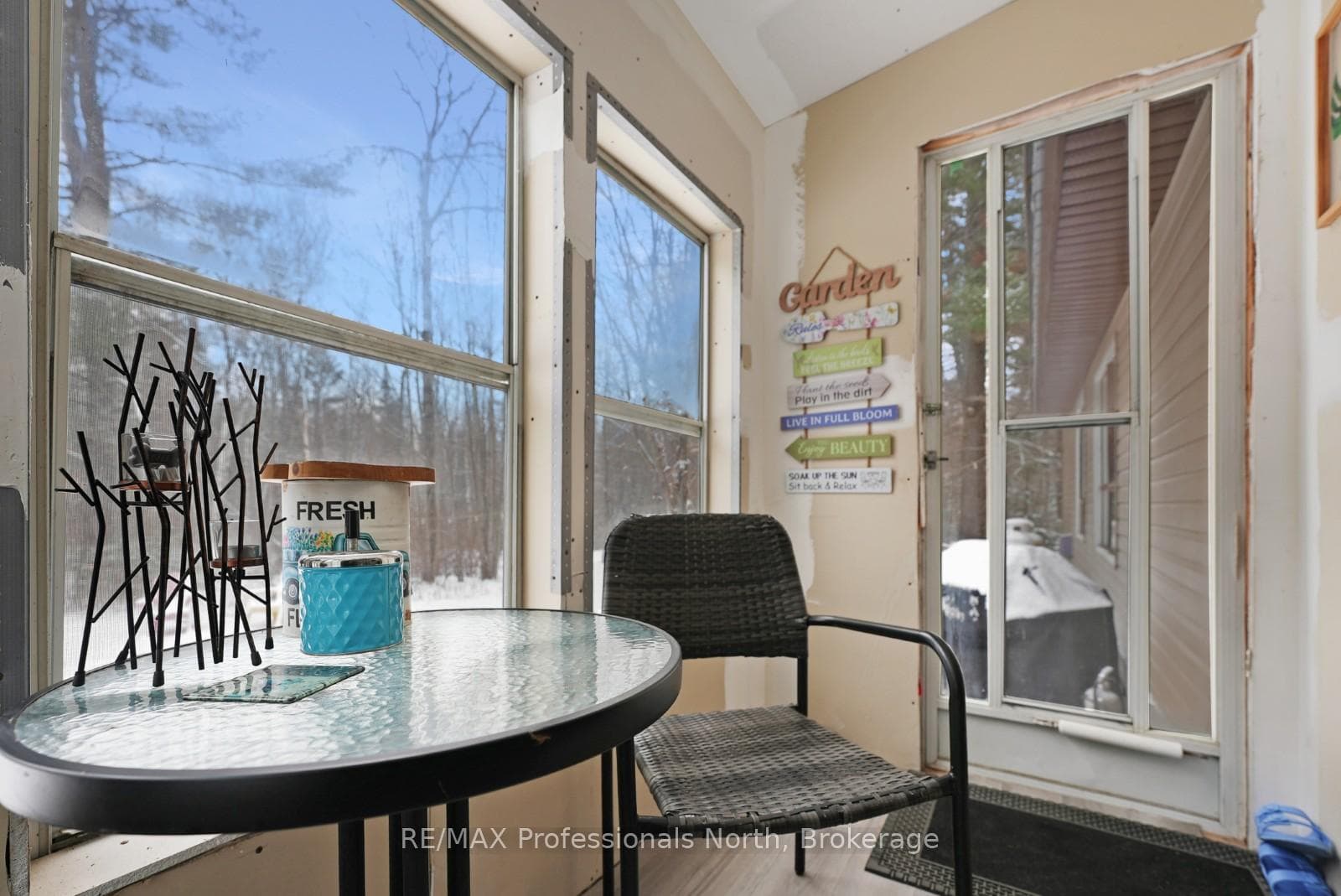 1045 Outram Road photo 26