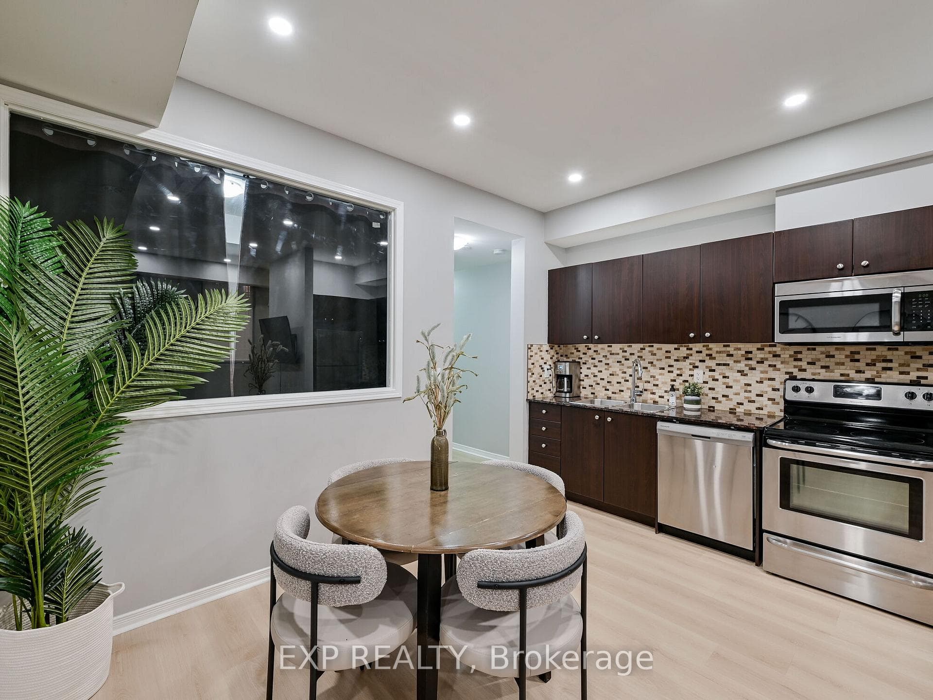 68 Winston Park Boulevard Unit 8 photo 10