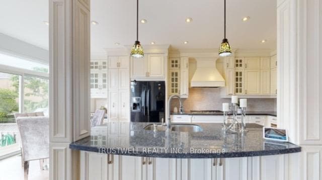 31 Long Island Crescent photo 3