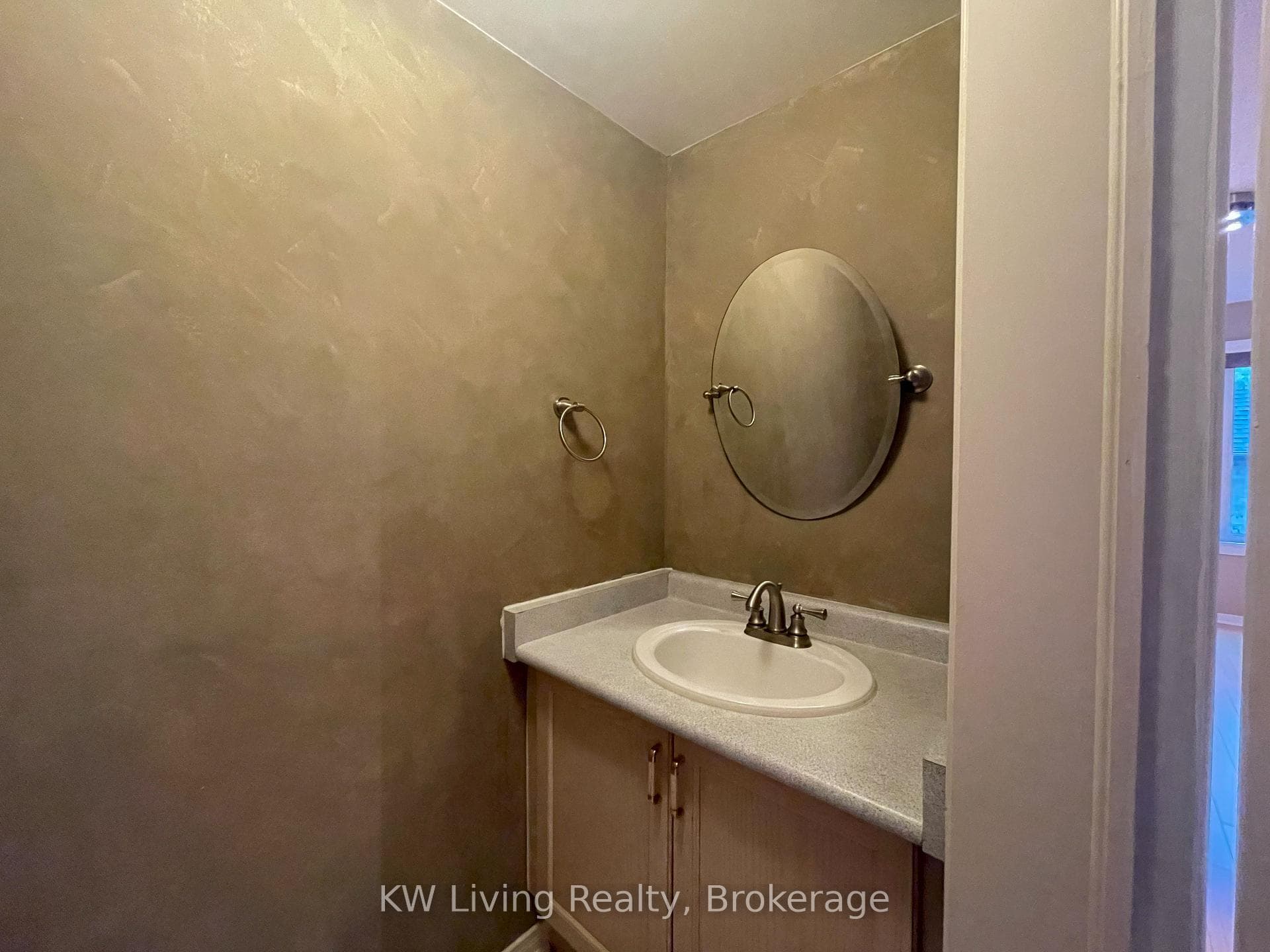 60 Coburg Crescent photo 15