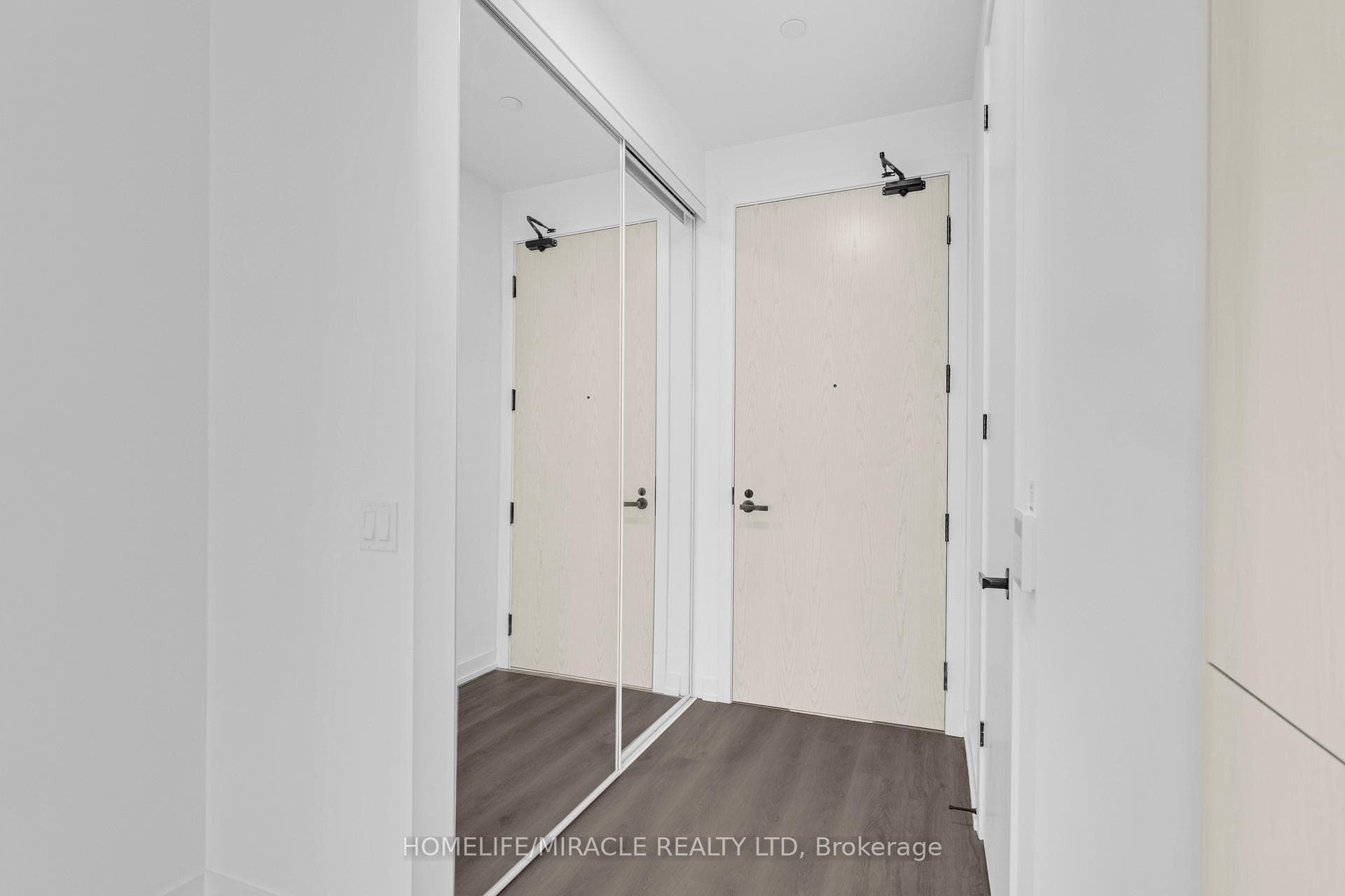 28 Interchange Way Unit 702 photo 9