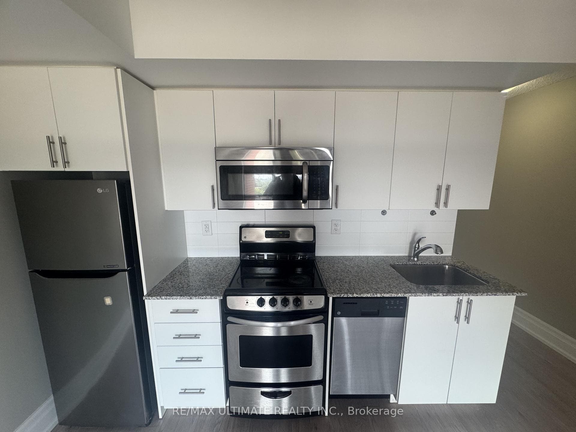 800 Lawrence Avenue Unit 516 photo 2