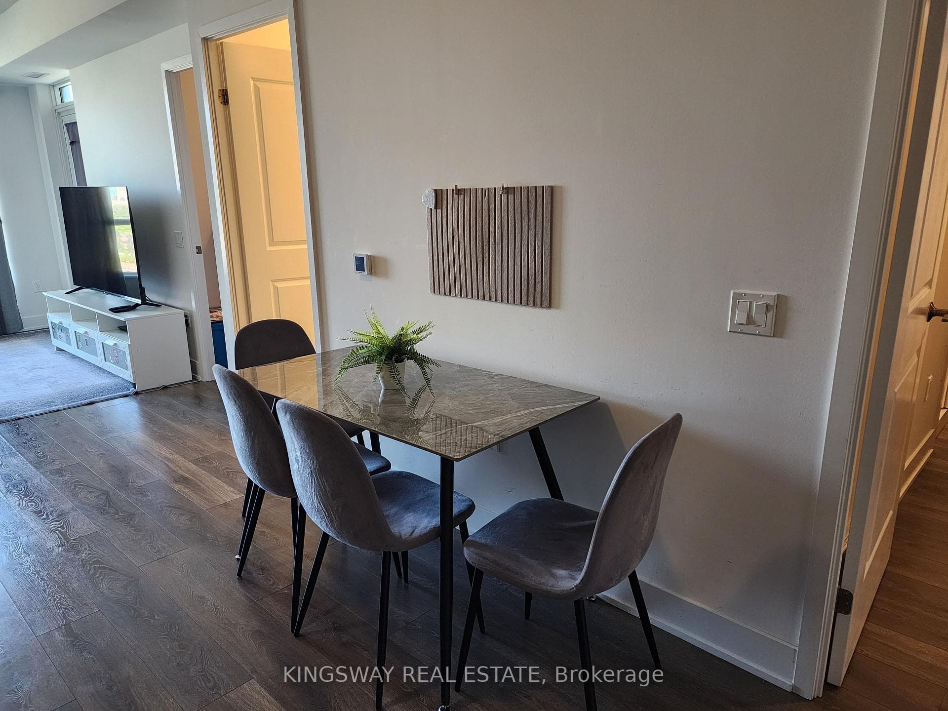 202 Burnhamthorpe Road Unit 1207W photo 11
