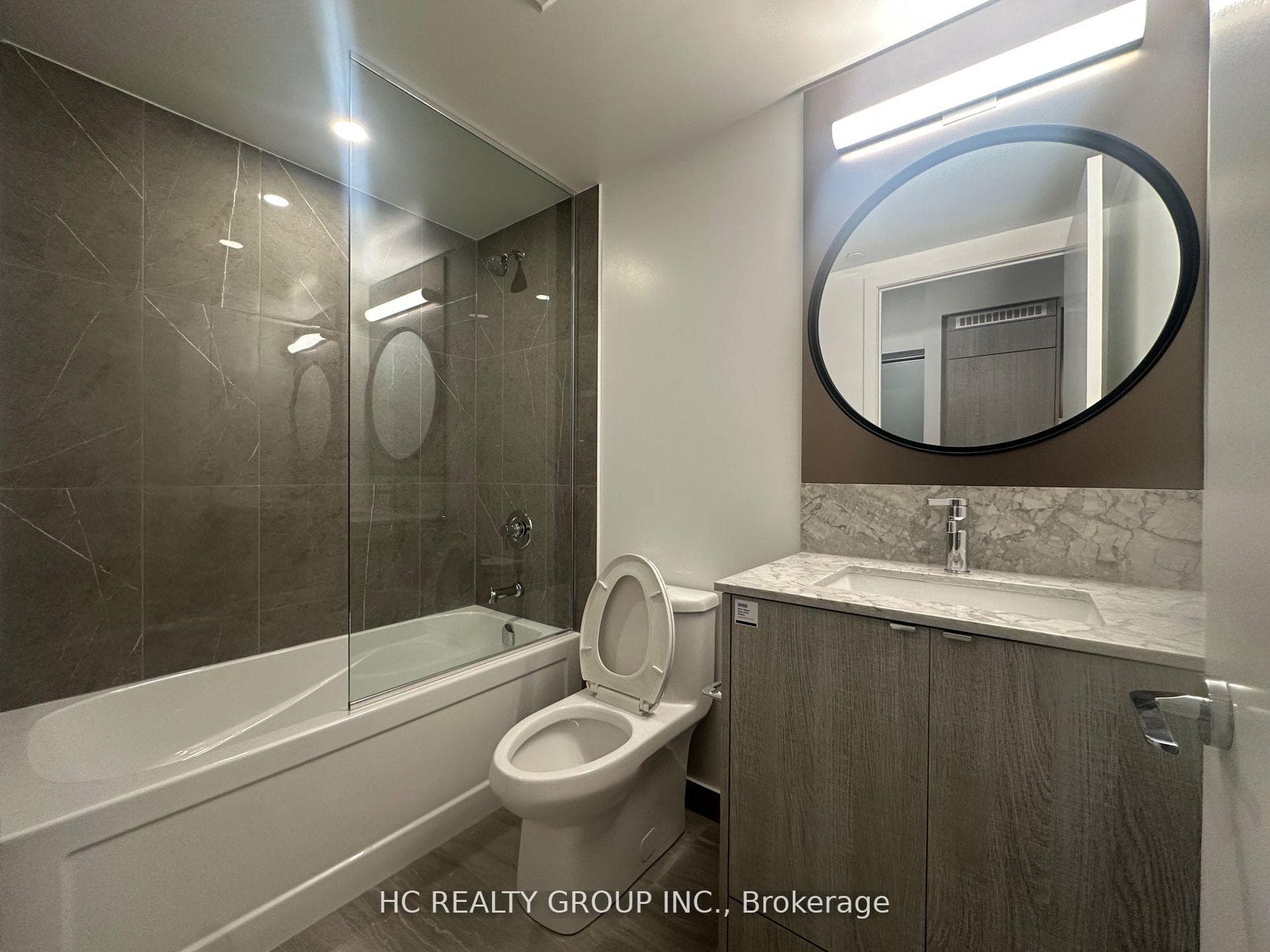 771 Yonge Street Unit 710 photo 8