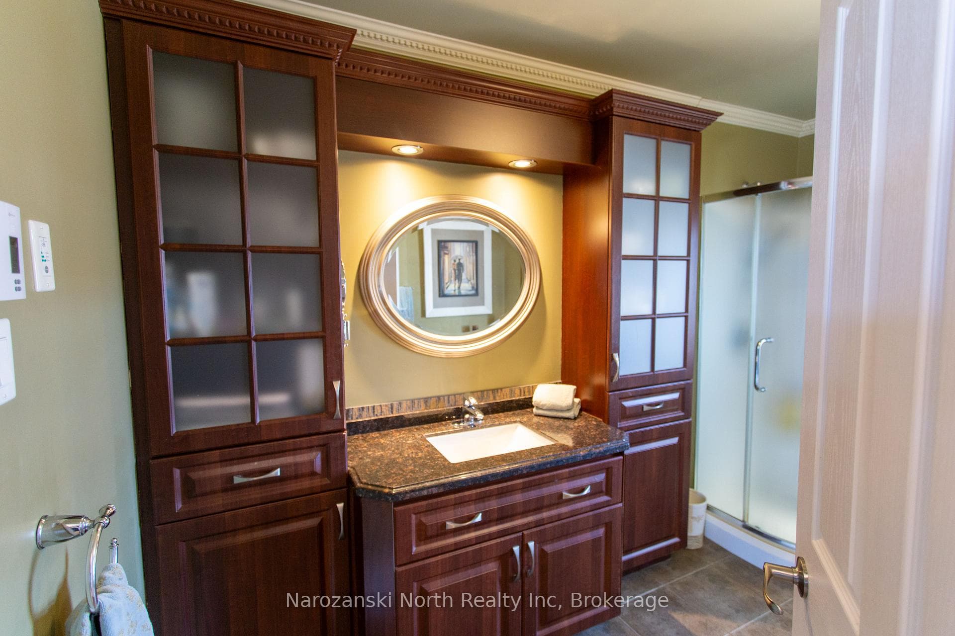 46 Tamerack Avenue photo 16