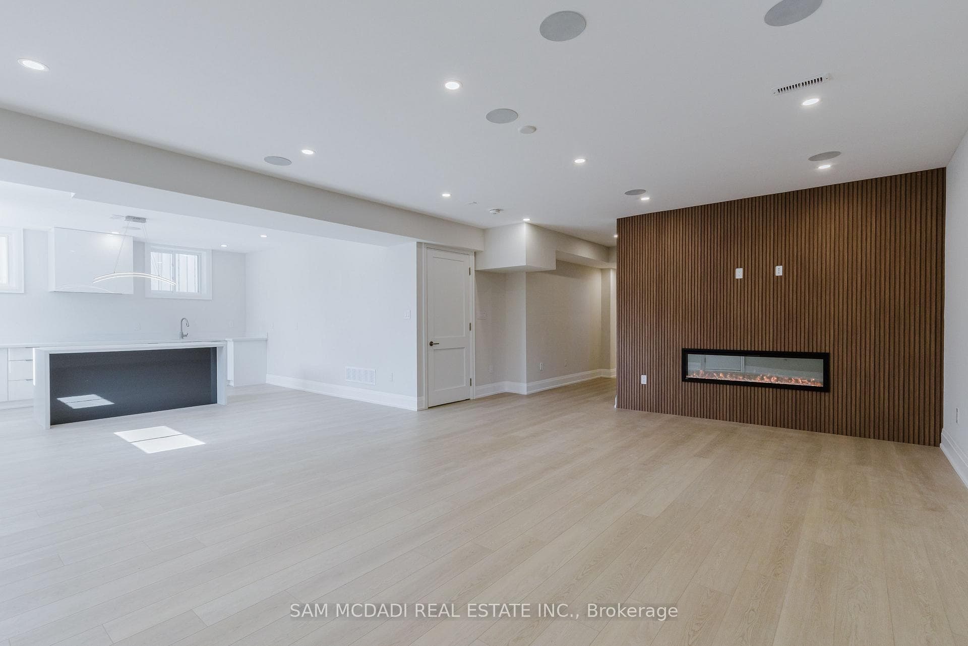 2346 Rebecca Street photo 41