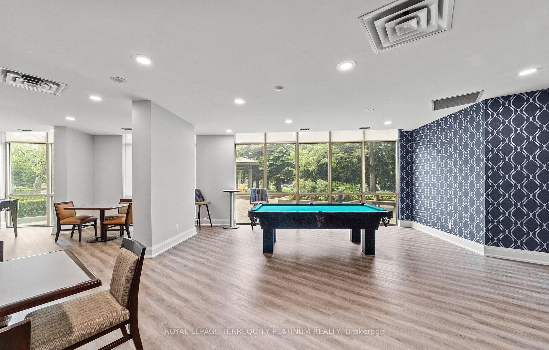 28 Harrison Garden Boulevard Unit 1812 photo 18