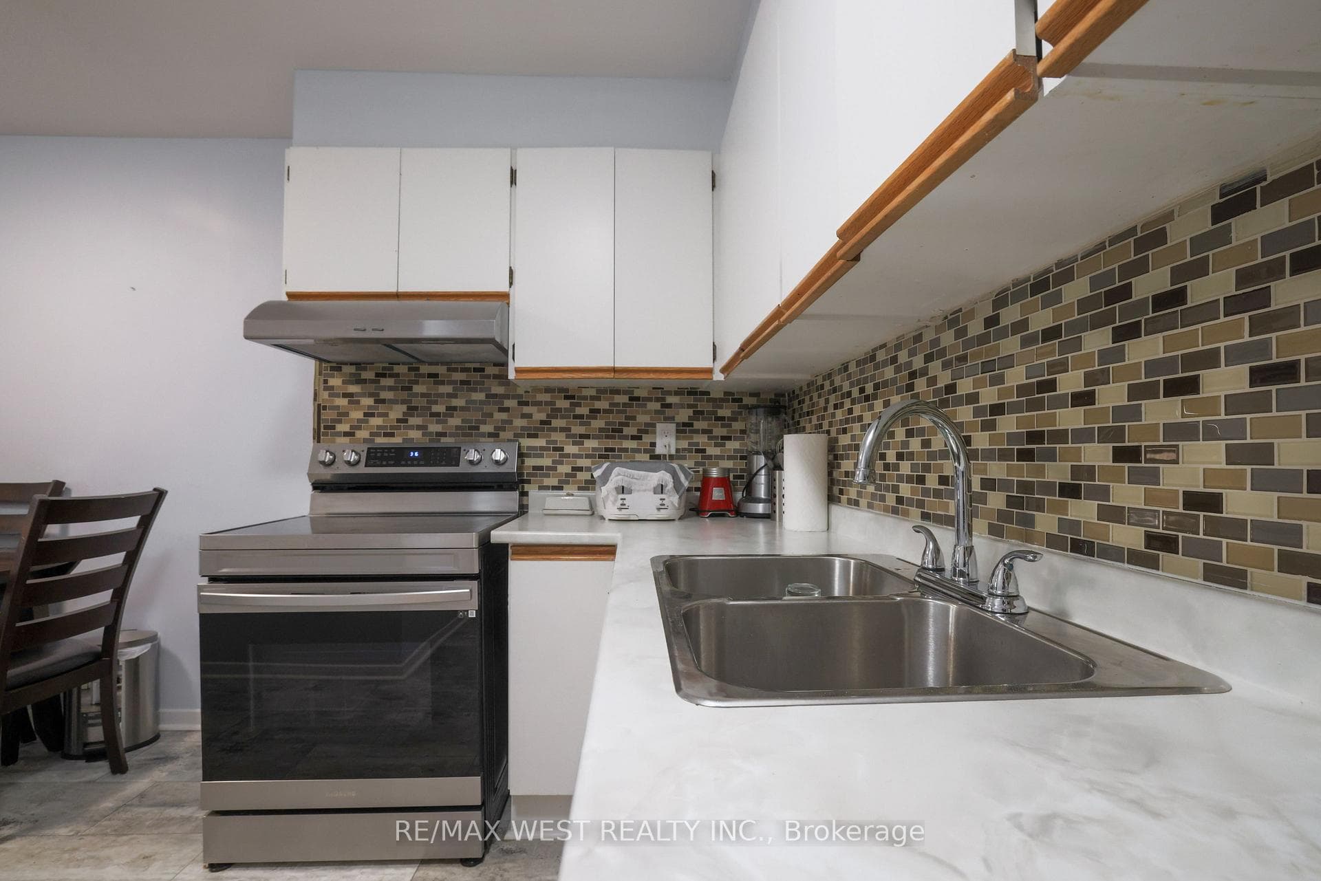 75 Emmett Avenue Unit 212 photo 17