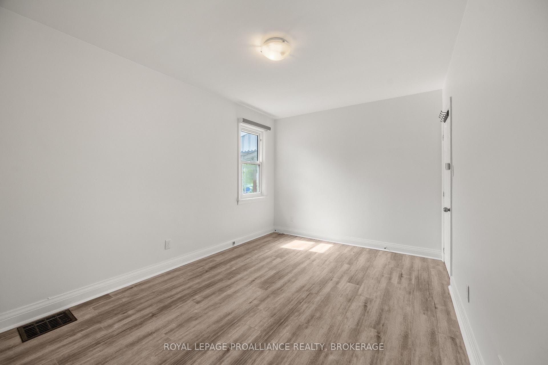 260 Elmwood Street photo 21