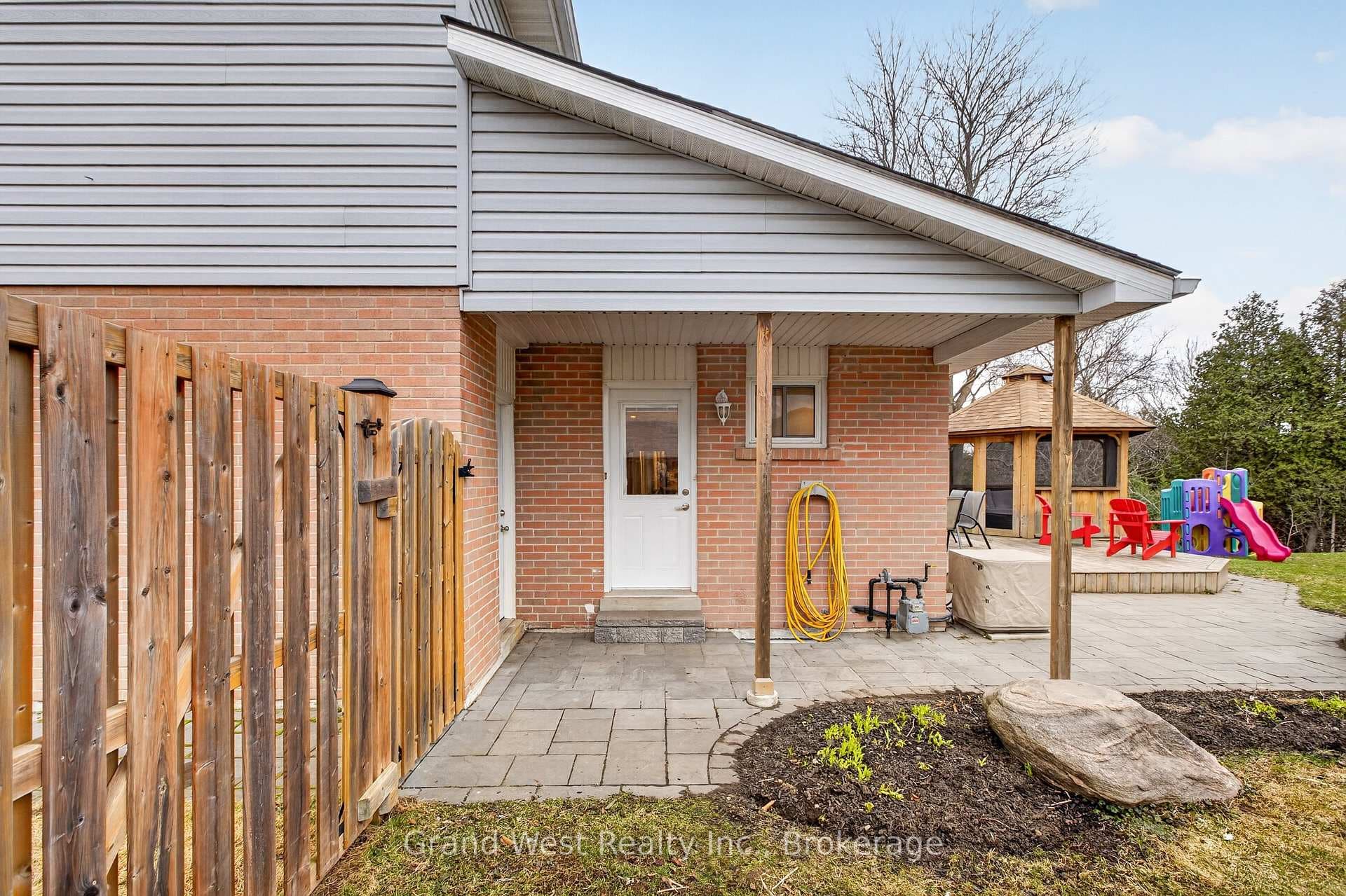 106 Hahn Avenue photo 40