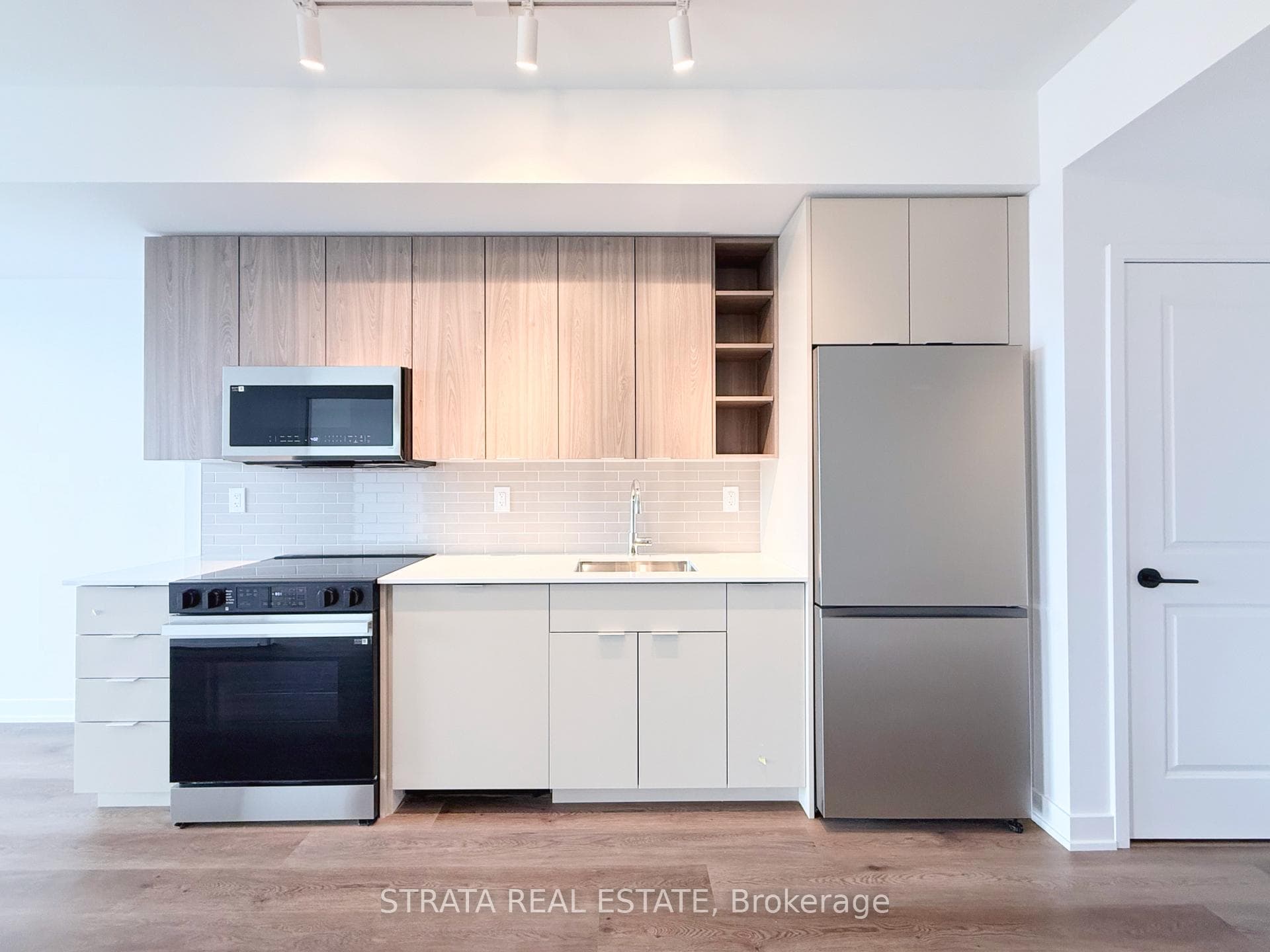 2075 Lakeshore Road Unit 1610 photo 4
