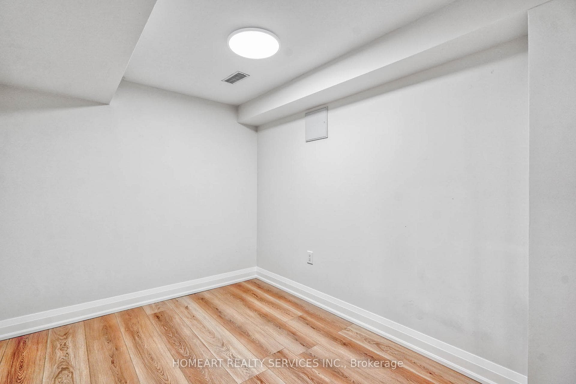 2 Camelot Way photo 29