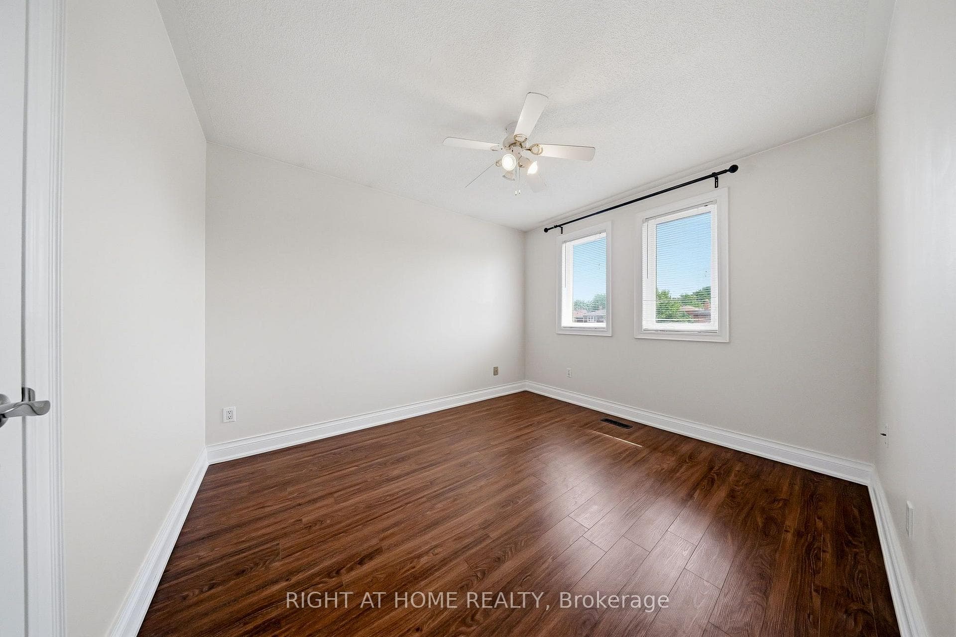29 Sunforest Drive photo 37