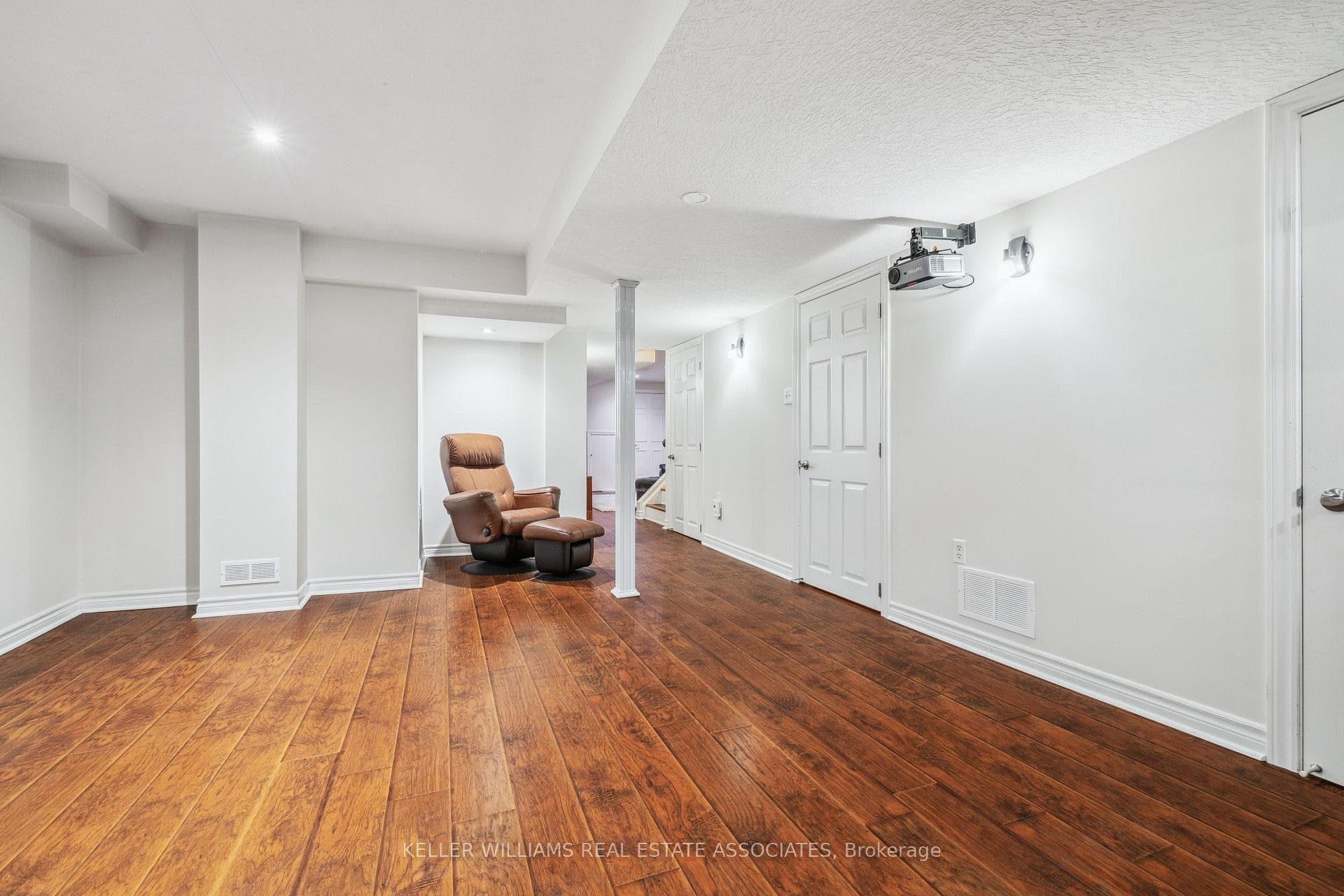 76 Griffiths Avenue photo 35
